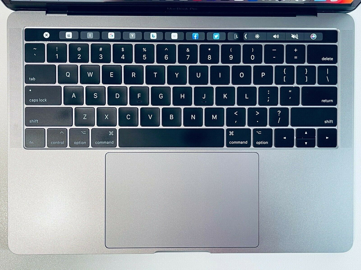 Apple MacBook Pro 13" 2017 Touch Bar ID Core i7 3.5Ghz 16GB 1TB SSD