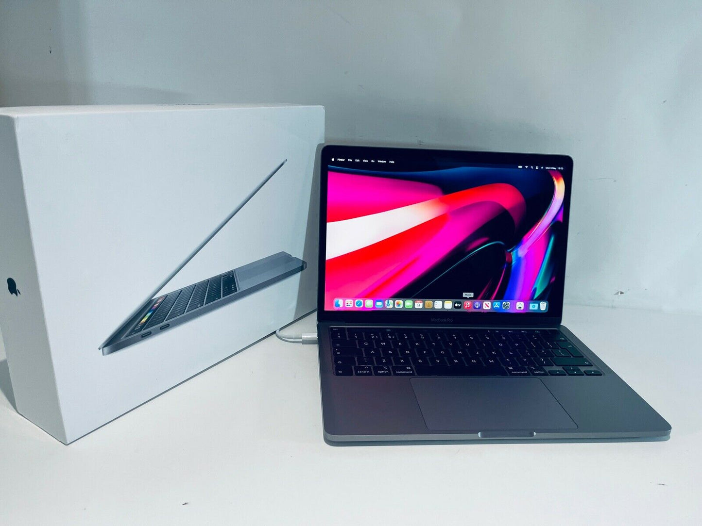 Apple MacBook Pro Retina 13" 2020 Touch Bar Quad Core i7 2.3Ghz 16GB 512GB SSD