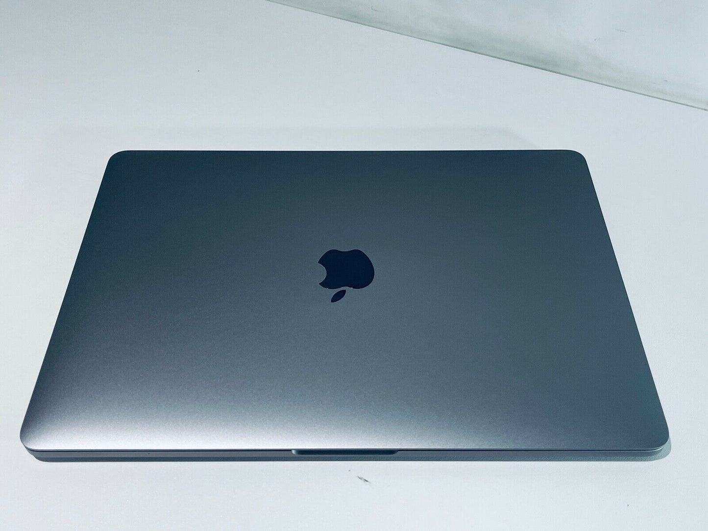 Apple MacBook Pro 13" 2020 Touch Bar Quad Core i5 2.0Ghz 16GB 2TB SSD