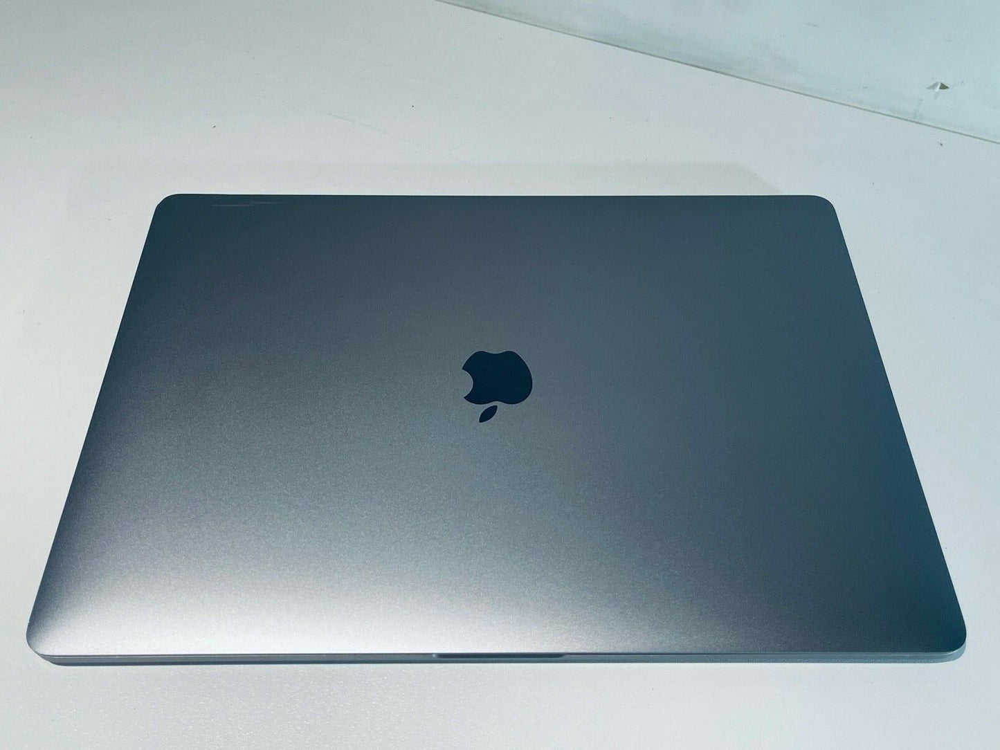 Apple MacBook Pro 15" 2018 Touch Bar ID i9 6-Core 2.9Ghz 32GB 2TB SSD