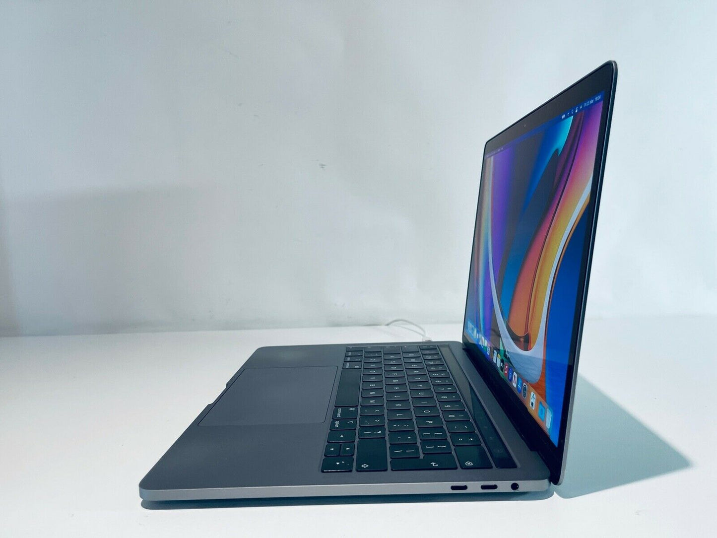 Apple MacBook Pro 13" 2018 Touch Bar ID Intel Quad Core i7 2.7Ghz 16GB 512GB SSD