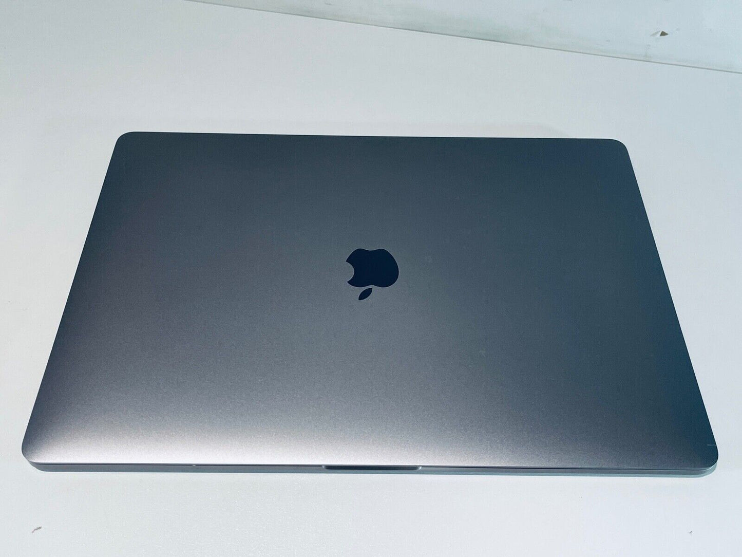 Apple MacBook Pro 15" 2018 Touch Bar ID i9 6-Core 2.9Ghz 32GB 2TB SSD