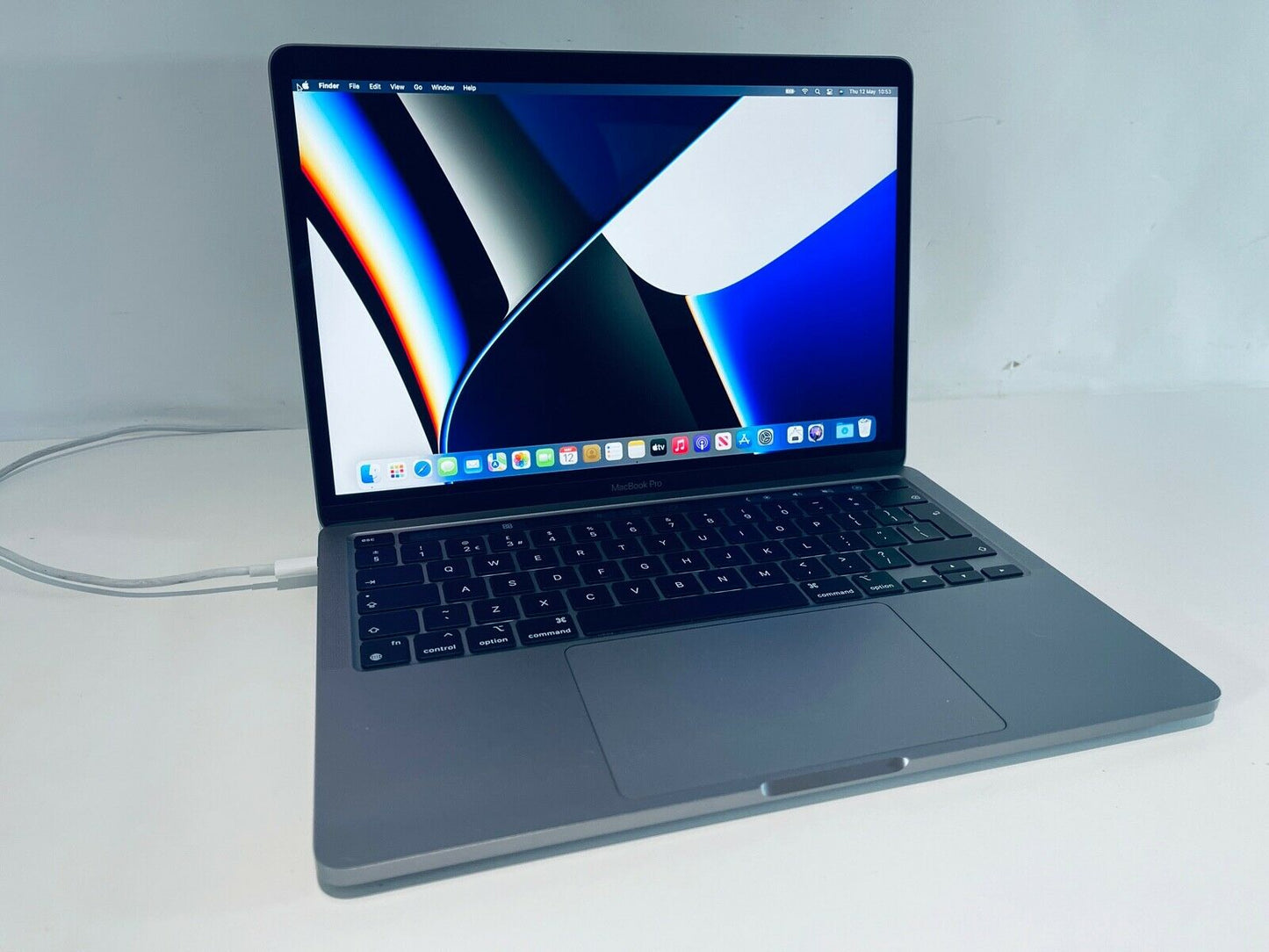 Apple MacBook Pro 13" Touch Bar ID M1 8-Core 8-GPU 16GB Ram 2TB SSD