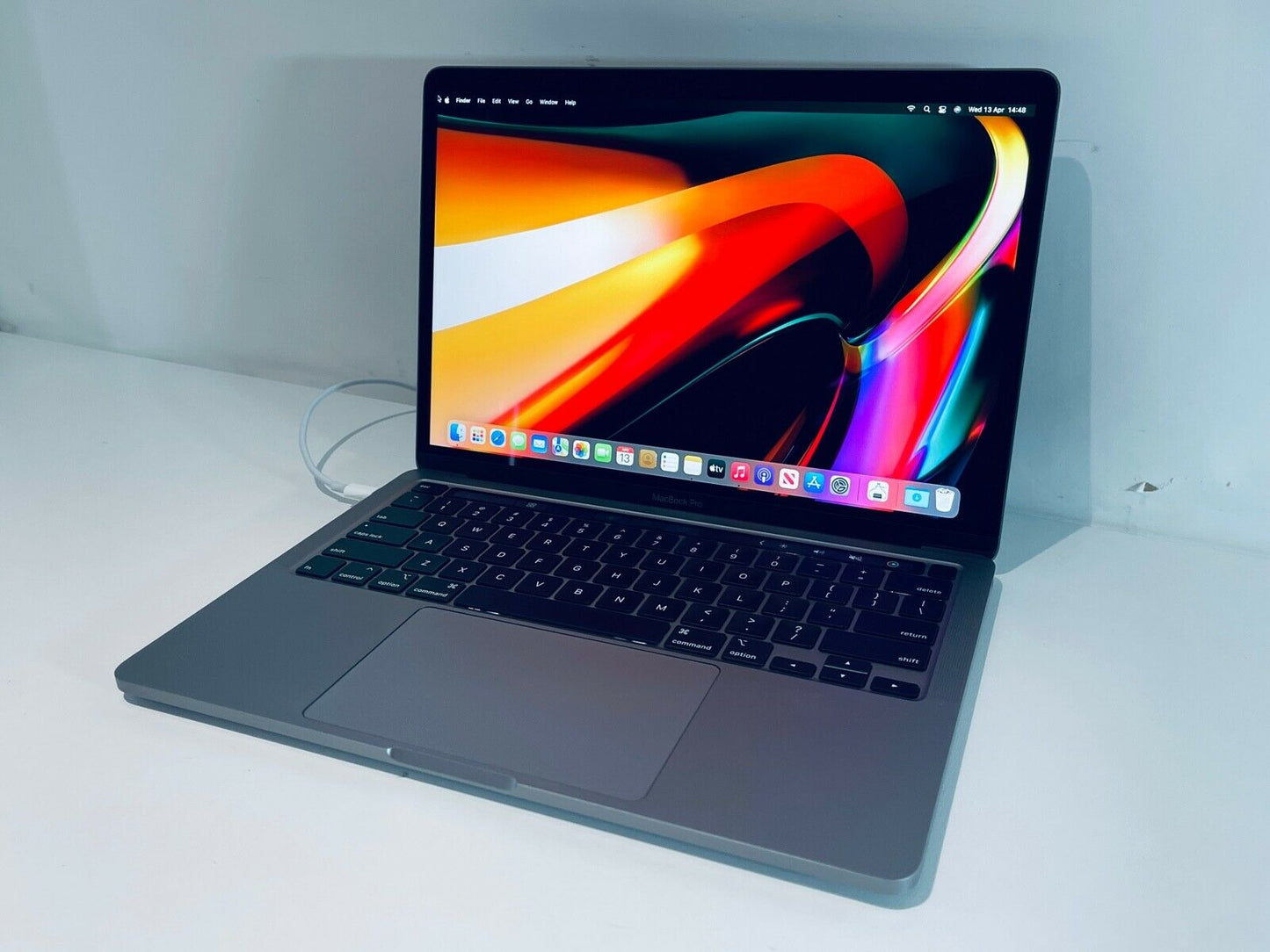Apple MacBook Pro Retina 13" 2020 Touch Bar ID Quad Core i5 1.4Ghz 16GB 1TB SSD