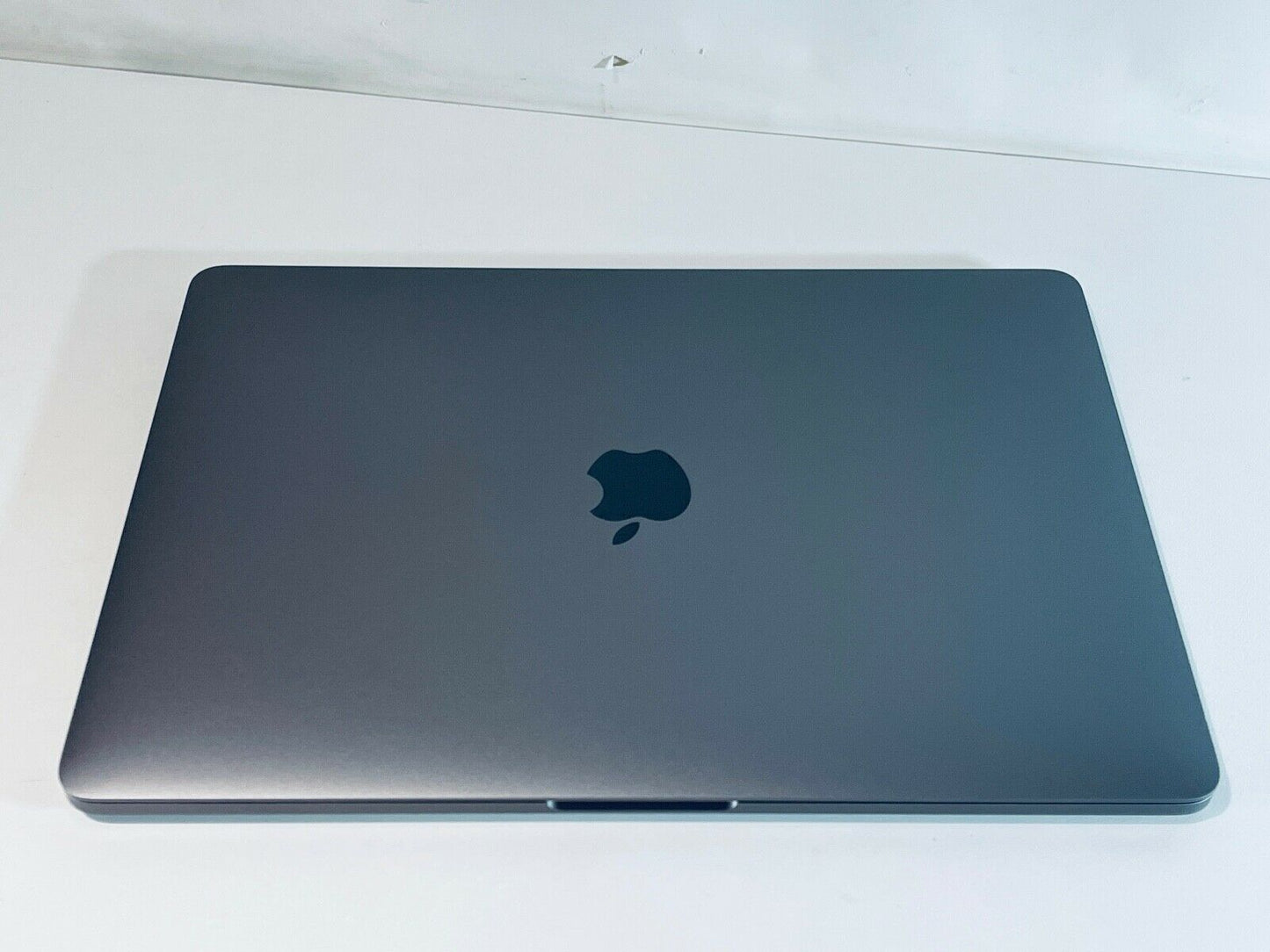 Apple MacBook Pro Retina 13" 2020 Touch Bar Quad Core i7 2.3Ghz 32GB 4TB SSD
