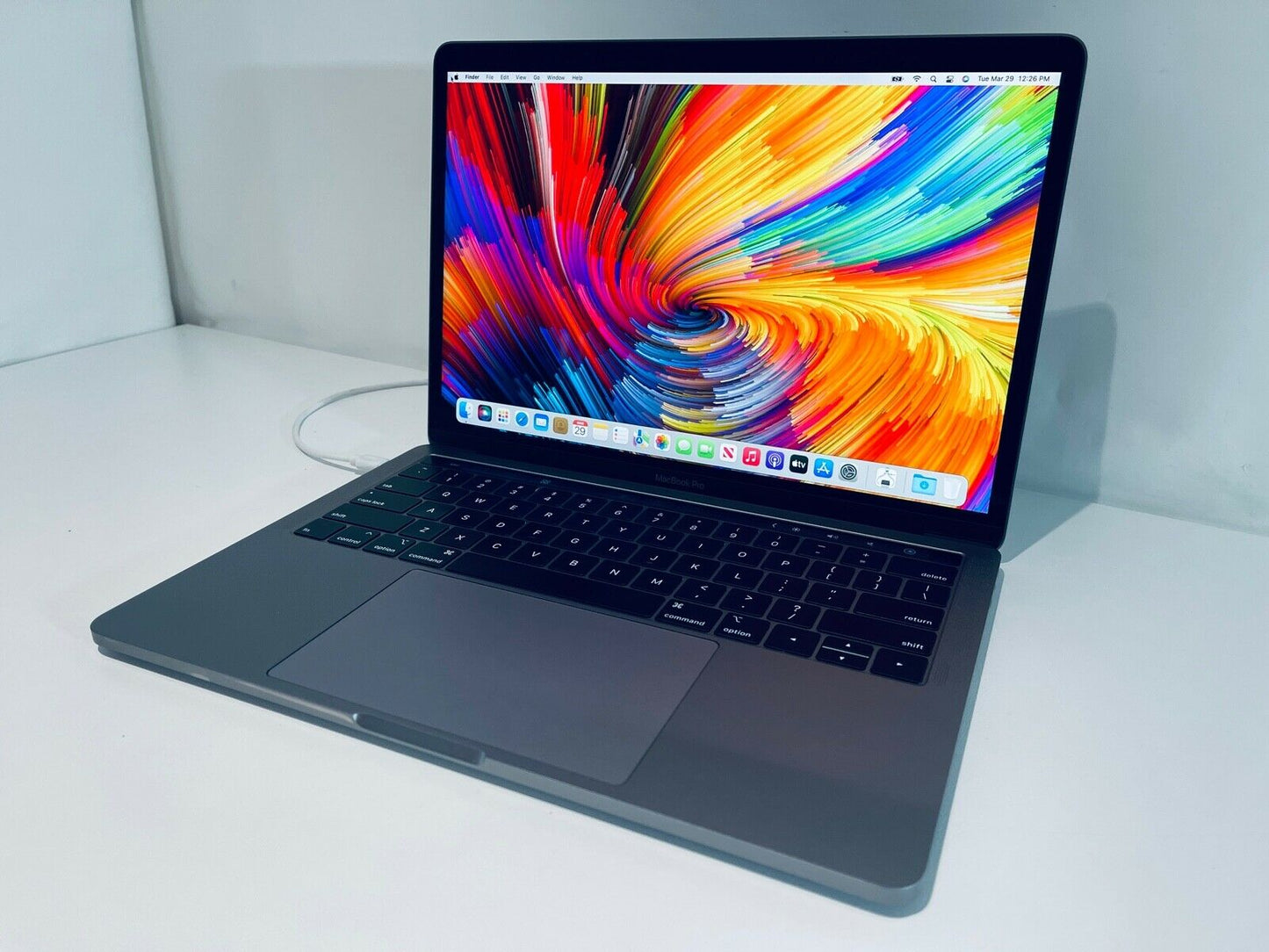 Apple MacBook Pro 13" 2019 Touch Bar Intel Quad Core i7 2.8Ghz 16GB 2TB SSD