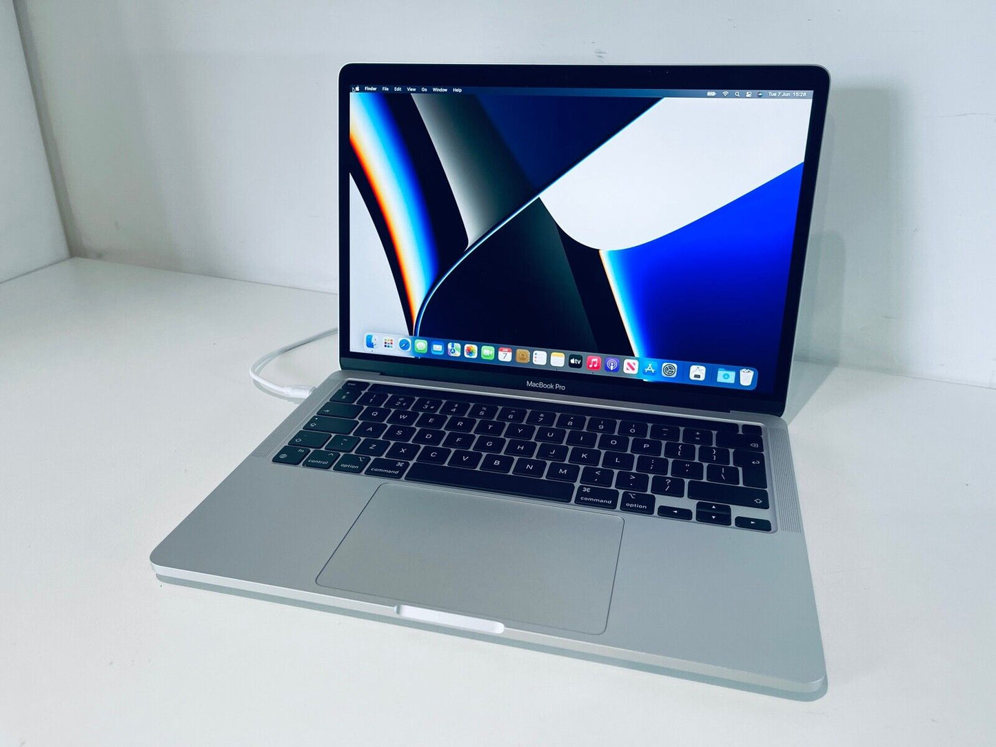 Apple MacBook Pro 13 Touch Bar ID M1 8-Core 8-GPU 16GB Ram 1TB SSD