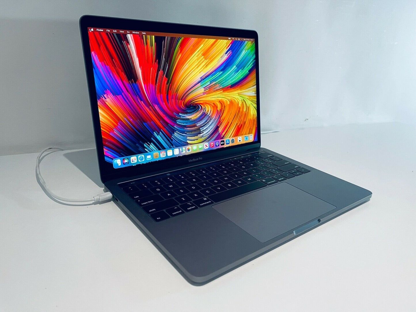 Apple MacBook Pro 13" 2019 Touch Bar Intel Quad Core i5 2.4Ghz 8GB 512GB SSD