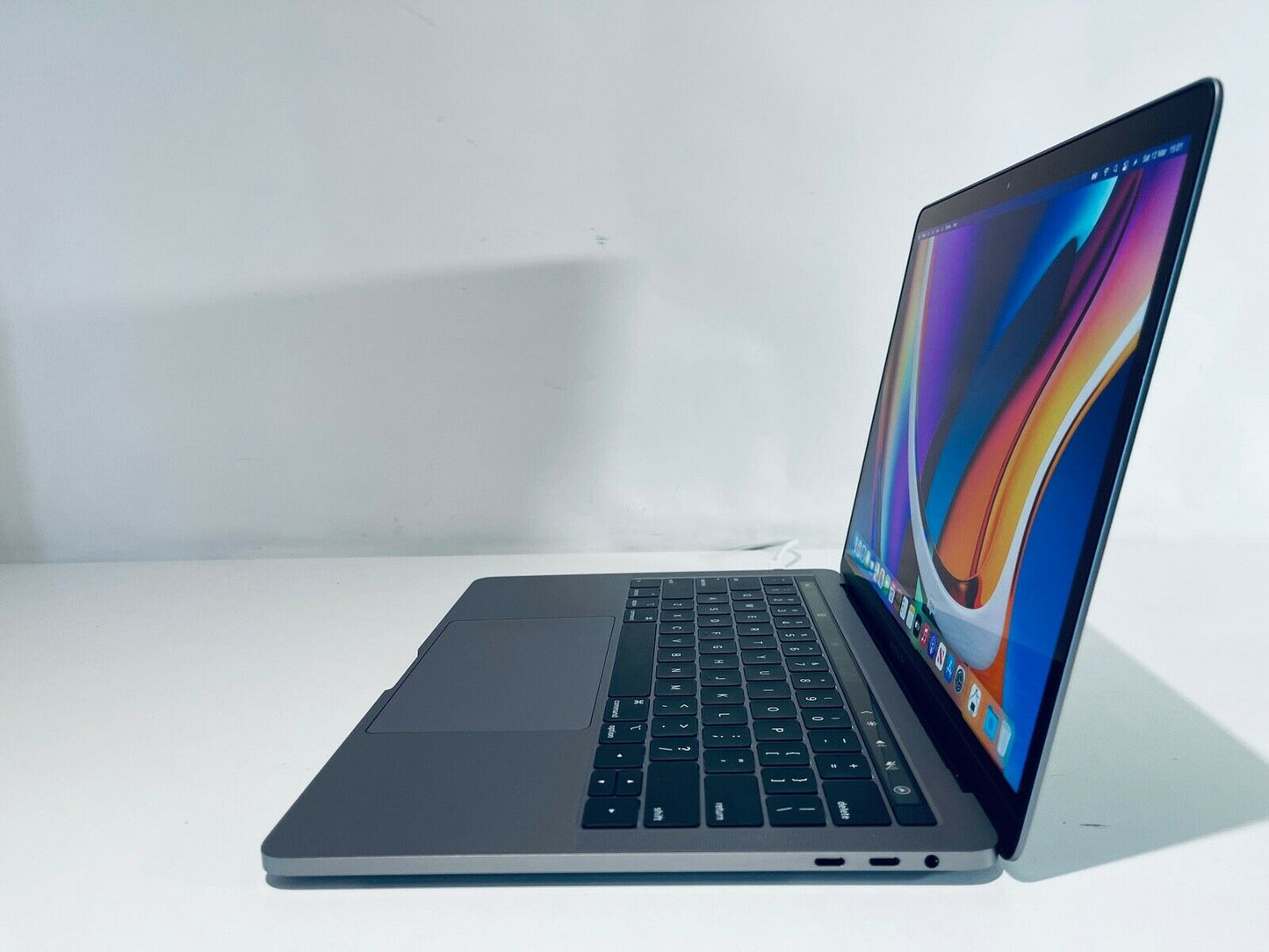 Apple MacBook Pro 13" 2019 Touch Bar ID Intel Quad Core i7 2.8Ghz 16GB 512GB SSD