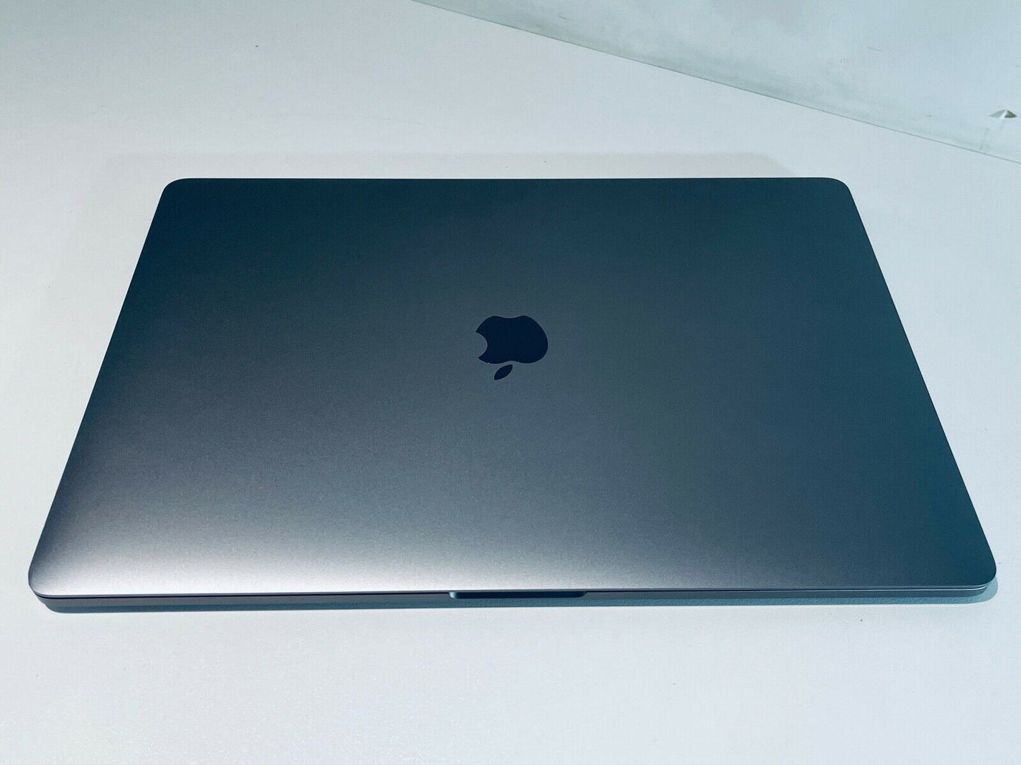 Apple MacBook Pro 15" 2018 Touch Bar ID i9 6-Core 2.9Ghz 32GB 2TB SSD