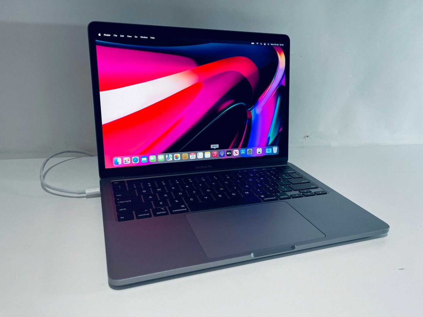 Apple MacBook Pro 13" 2020 Touch Bar Quad Core i5 2.0Ghz 32GB 2TB SSD