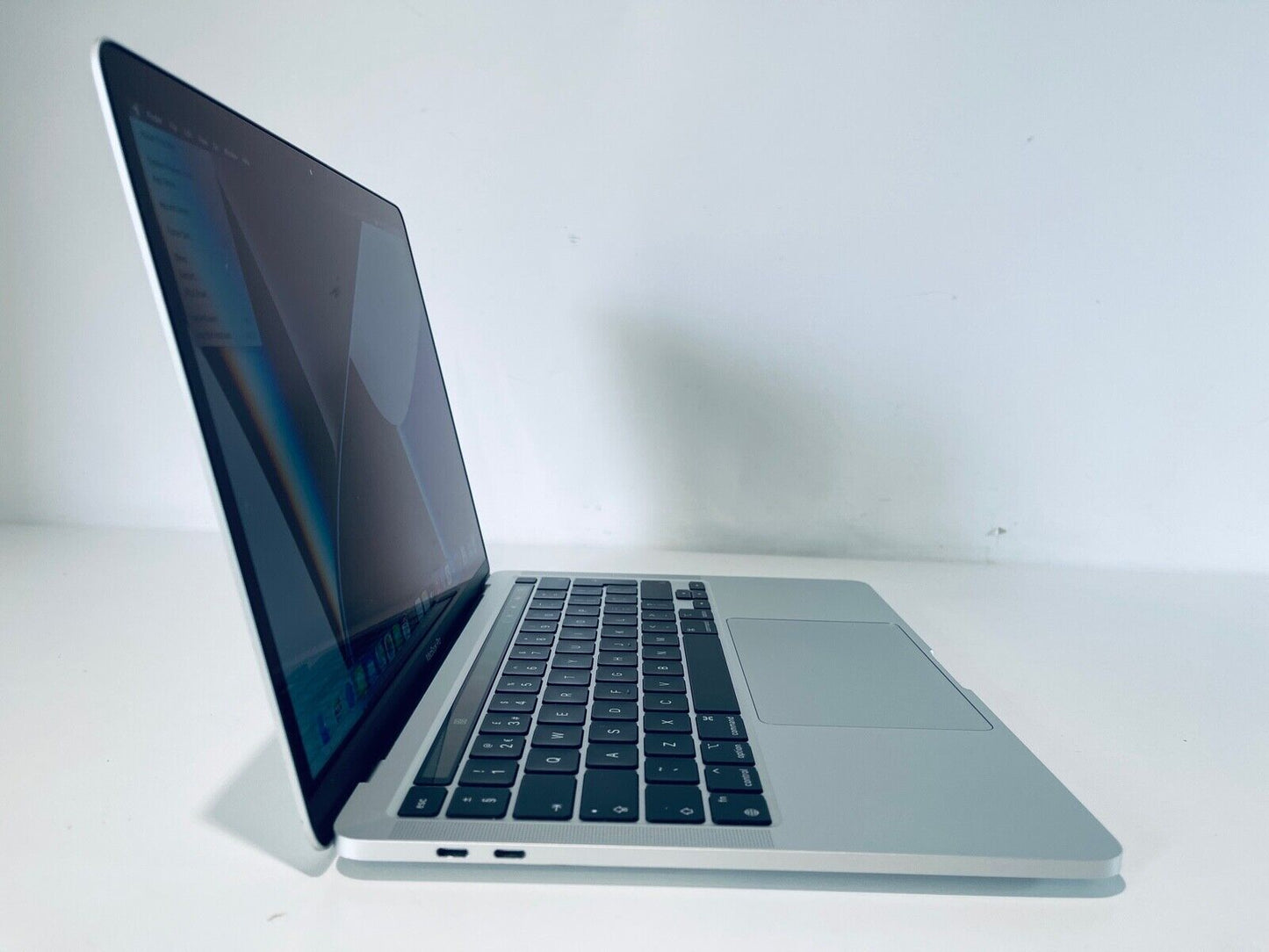 Apple MacBook Pro 13 Touch Bar ID M1 8-Core 8-GPU 16GB Ram 1TB SSD