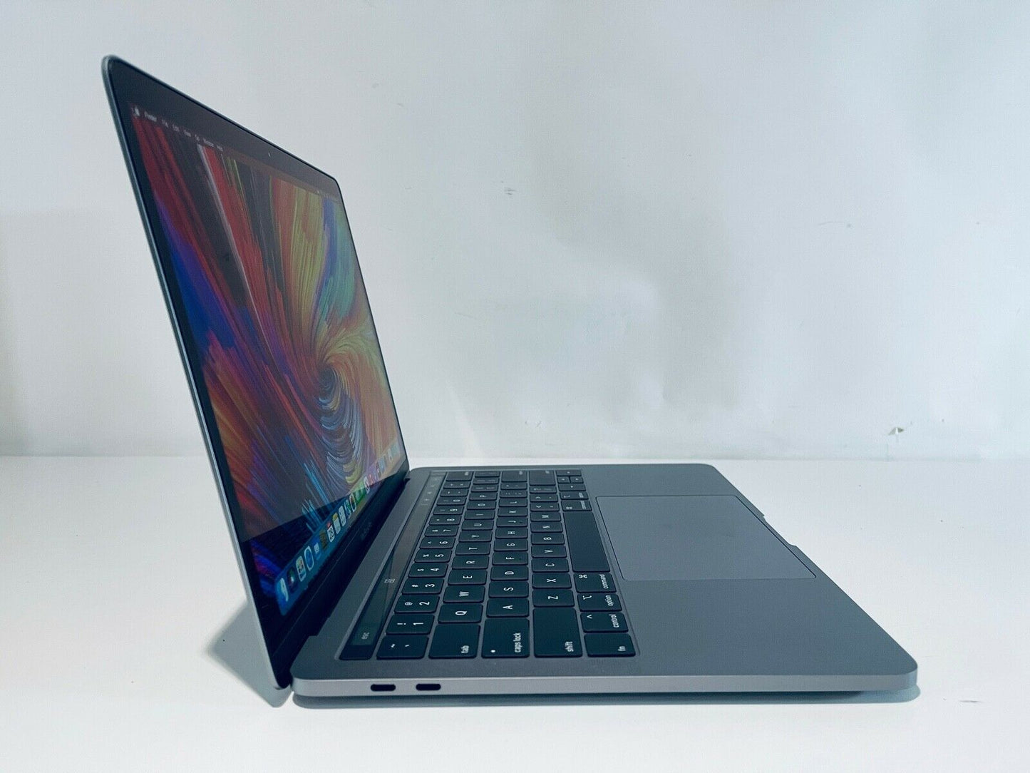Apple MacBook Pro 13" 2019 Touch Bar Intel Quad Core i5 2.4Ghz 8GB 512GB SSD