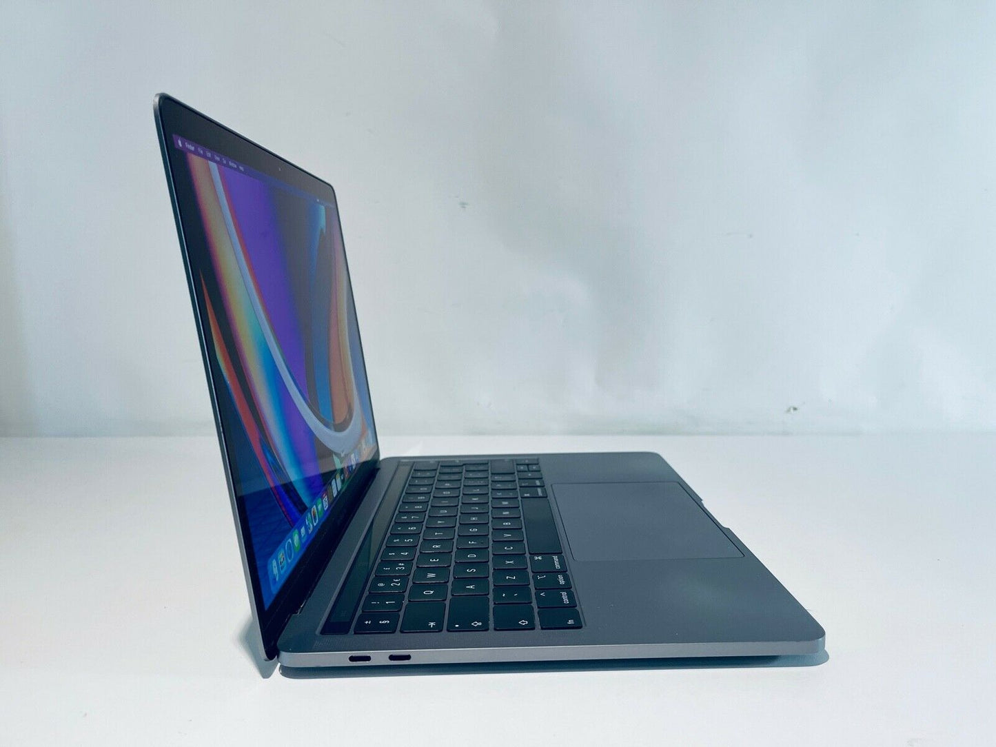 Apple MacBook Pro 13" 2018 Touch Bar ID Intel Quad Core i7 2.7Ghz 16GB 512GB SSD
