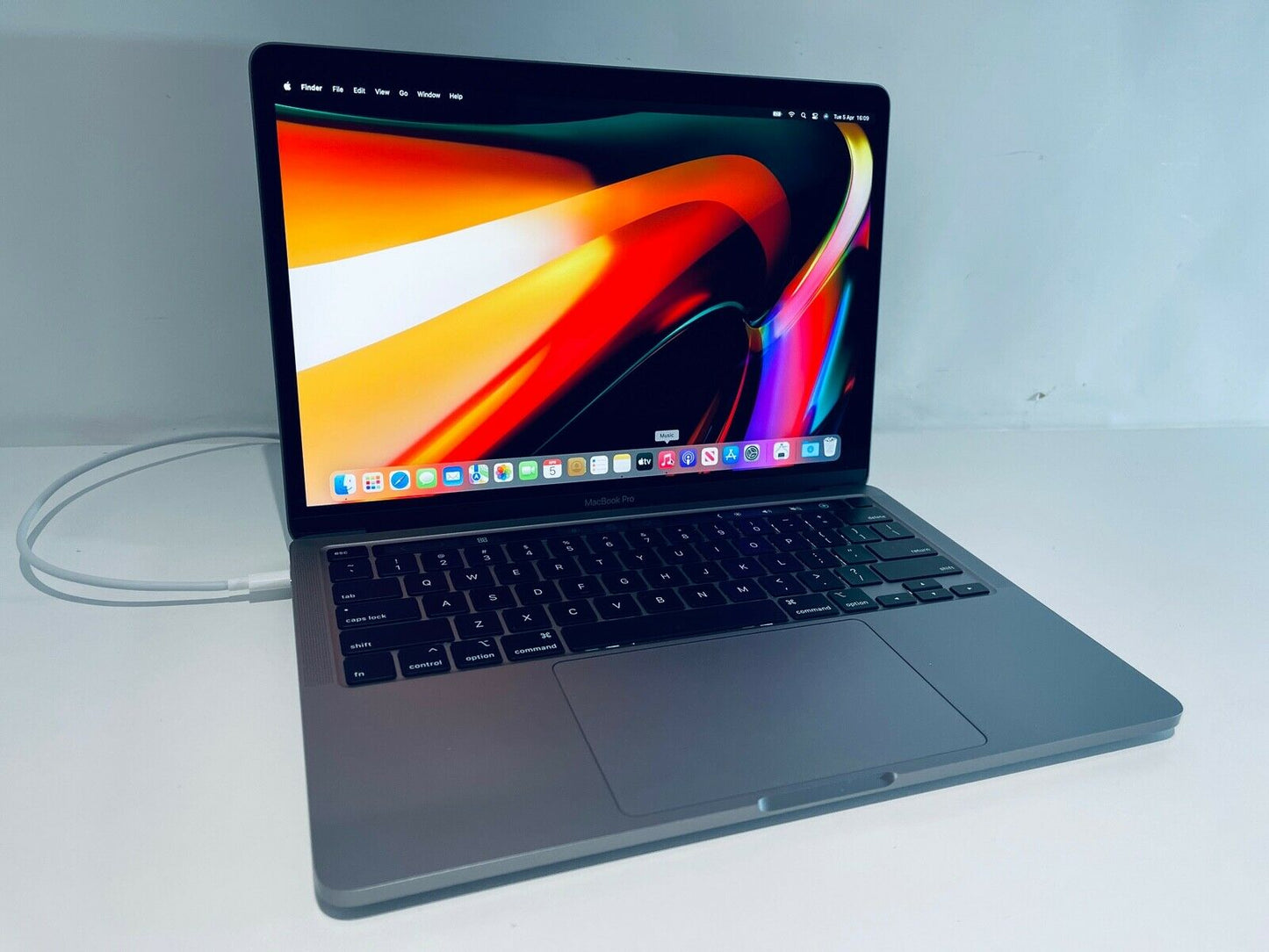 Apple MacBook Pro 13" 2020 Touch Bar Quad Core i5 2.0Ghz 32GB 4TB SSD
