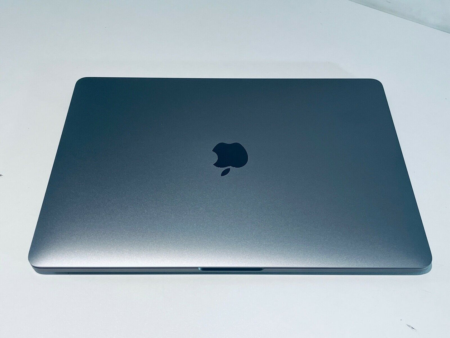 Apple MacBook Pro 13" 2019 Touch Bar Intel Quad Core i5 2.4Ghz 8GB 512GB SSD