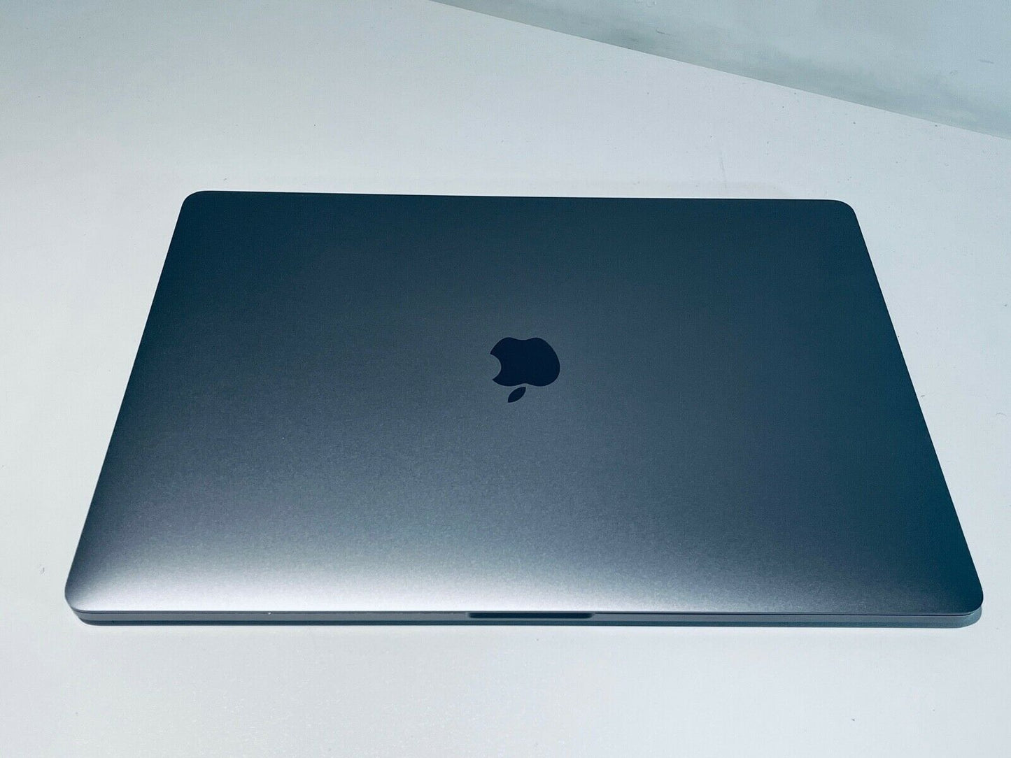 Apple MacBook Pro Retina 15" 2016 Touch Bar ID i7 Quad Core 2.6Ghz 16GB 2TB SSD