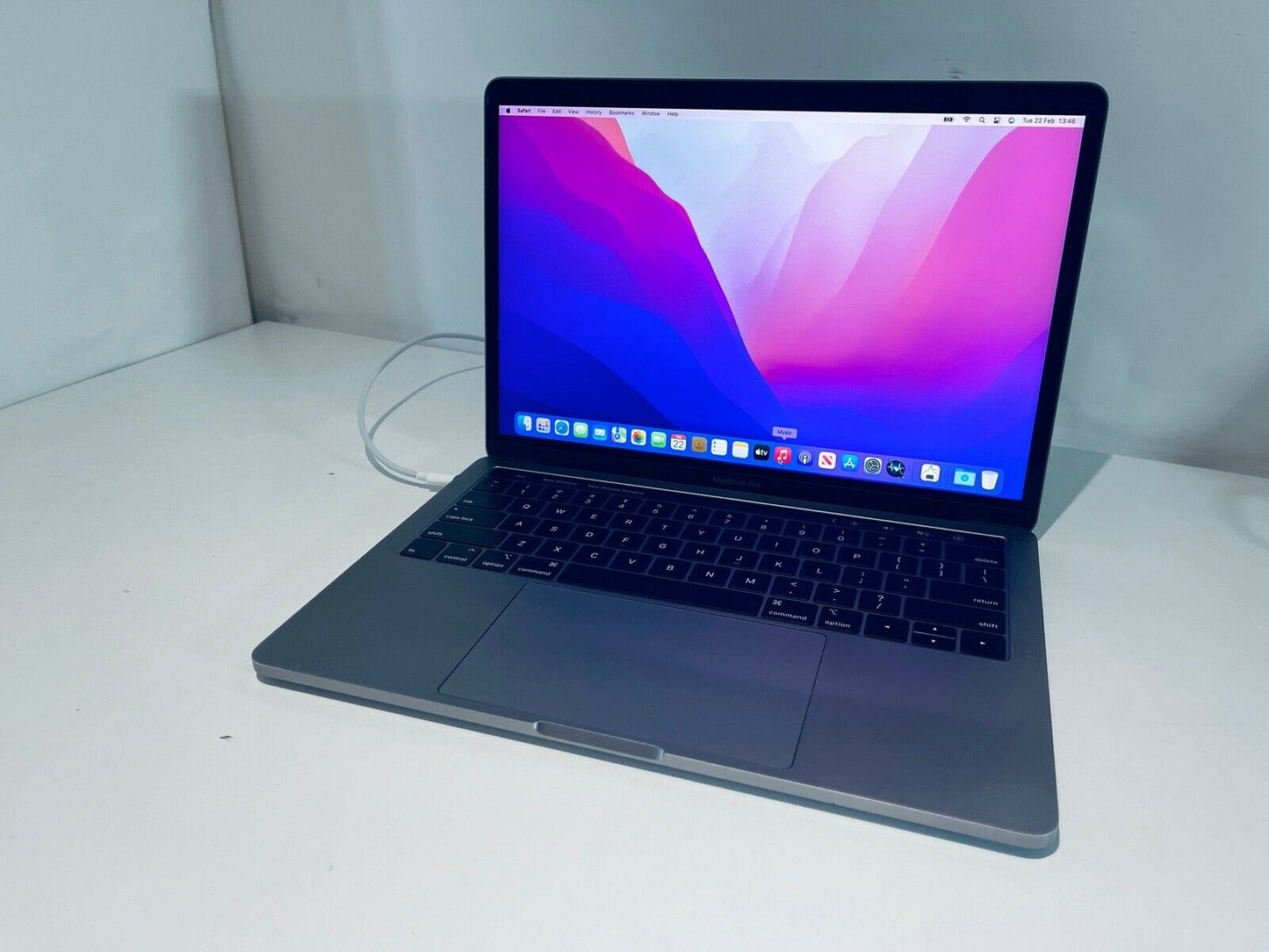 Apple MacBook Pro 13" 2019 Touch Bar ID Intel Quad Core i7 2.8Ghz 16GB 1TB SSD