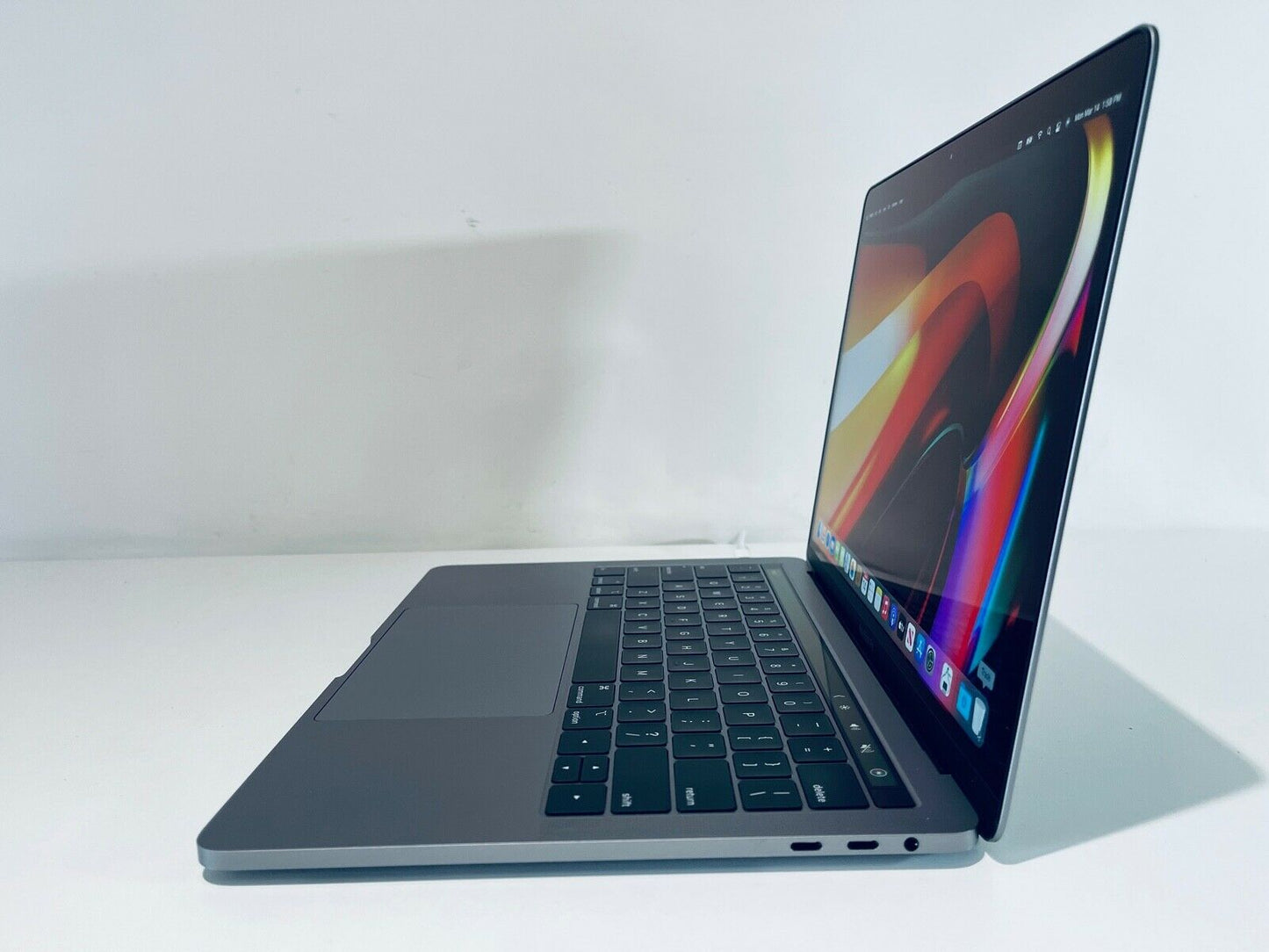 Apple MacBook Pro 13" 2019 Touch Bar ID Intel Quad Core i5 2.4Ghz 8GB 512GB SSD