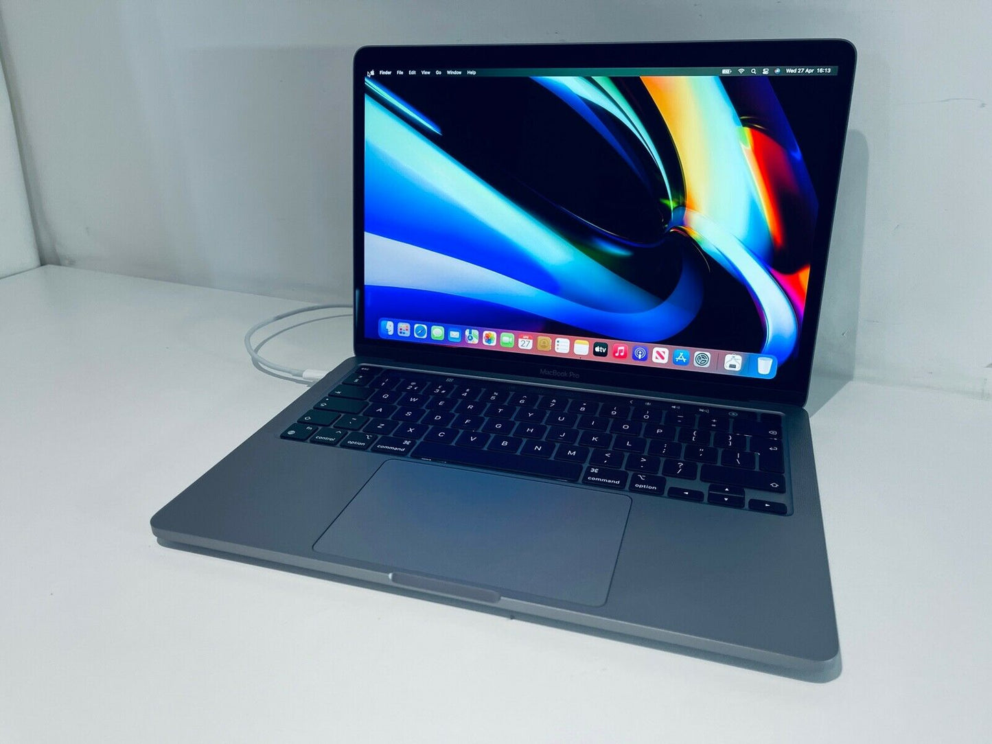 Apple MacBook Pro 13 Touch Bar ID M1 8-Core 8-GPU 16GB Ram 1TB SSD