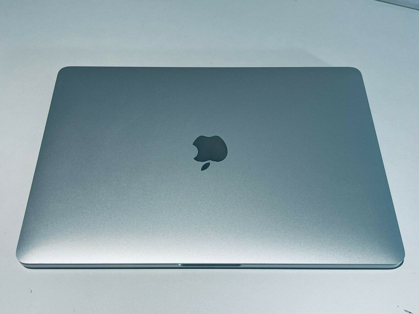 Apple MacBook Pro 13" 2019 Touch Bar Quad Core i7 2.8Ghz 16GB 2TB SSD