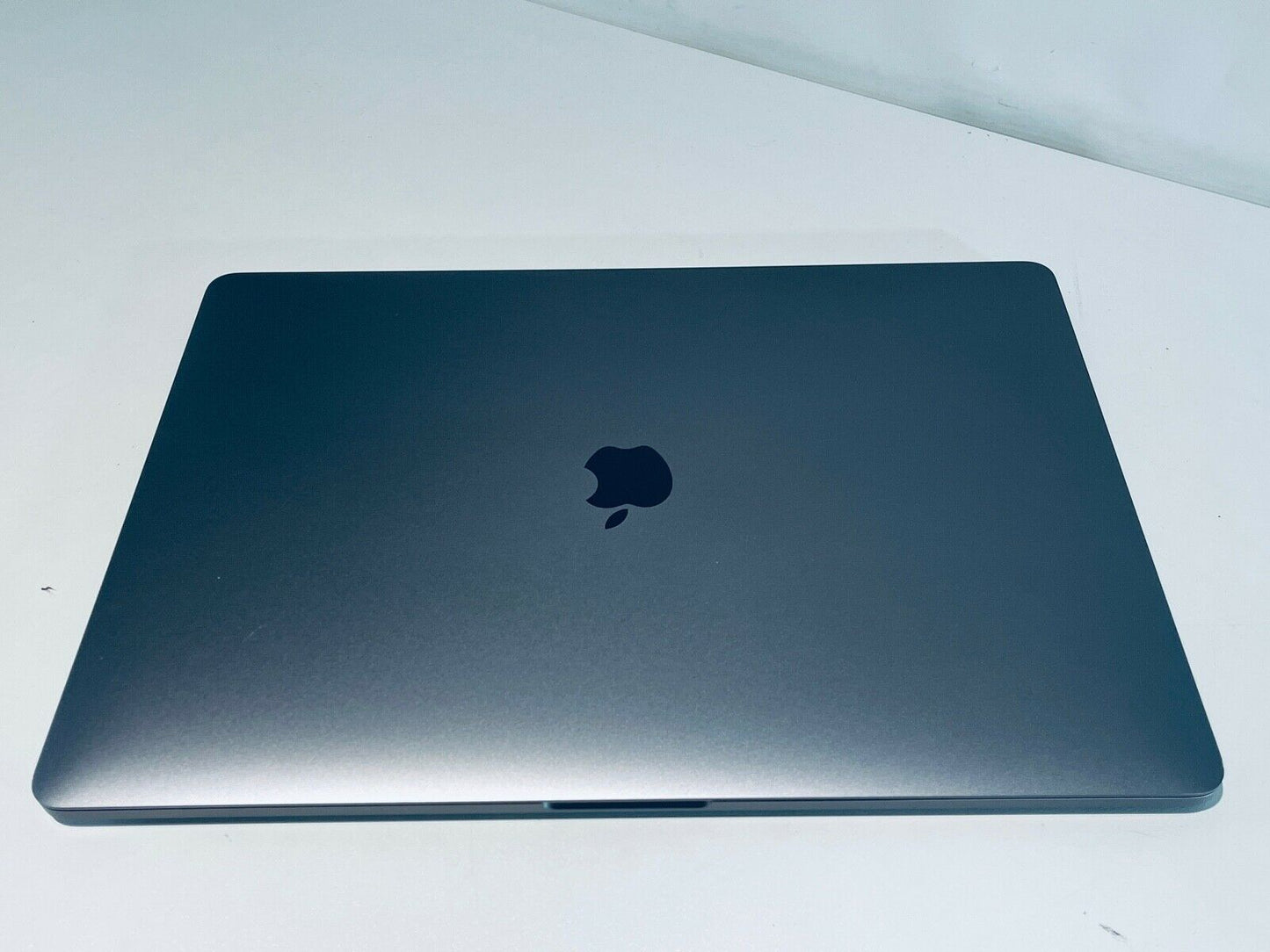 Apple MacBook Pro 15 2017 Touch Bar i7 Quad Core 2.8Ghz 16GB 1TB SSD