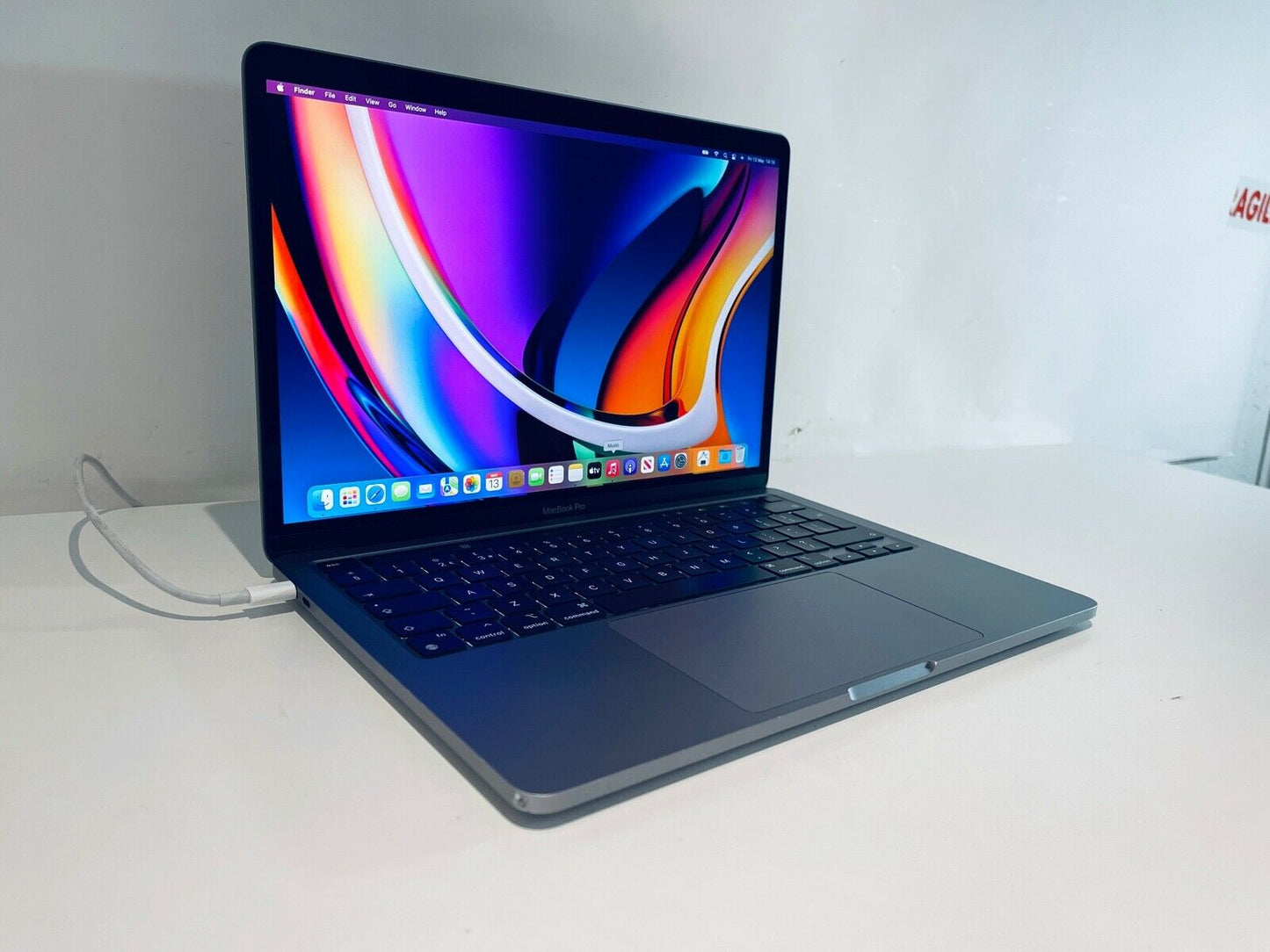 Apple MacBook Pro 13 Touch Bar ID M1 8-Core 8-GPU 16GB Ram 1TB SSD