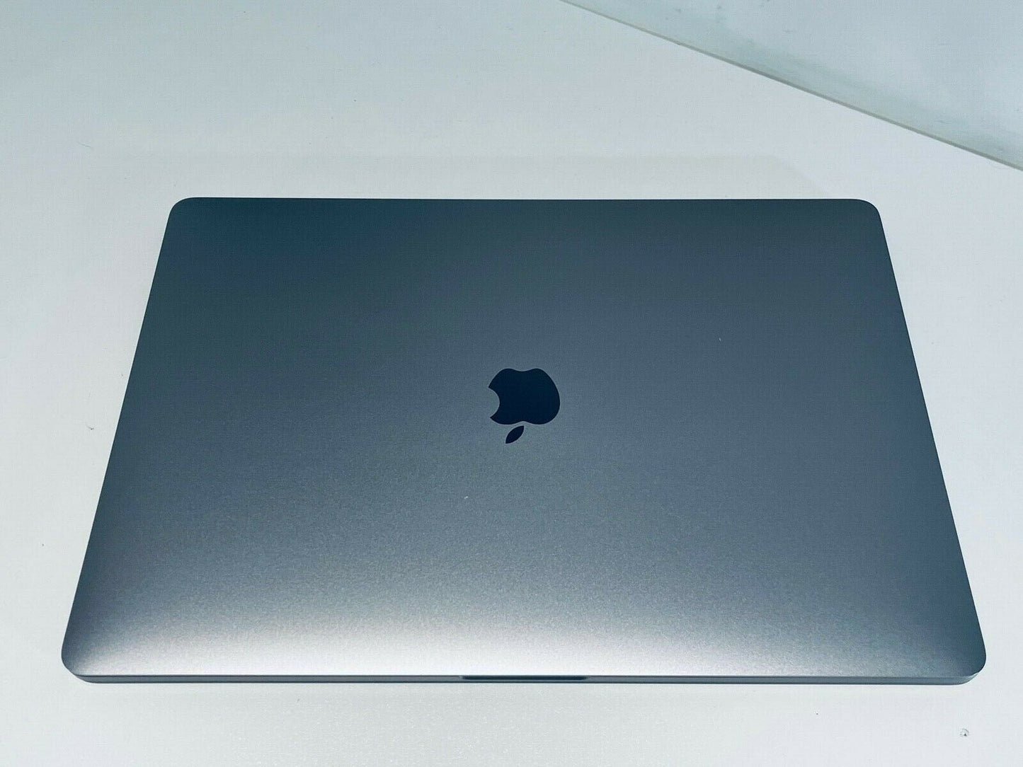 Apple MacBook Pro Retina 15" 2016 Touch Bar ID i7 Quad Core 2.6Ghz 16GB 256GB SSD