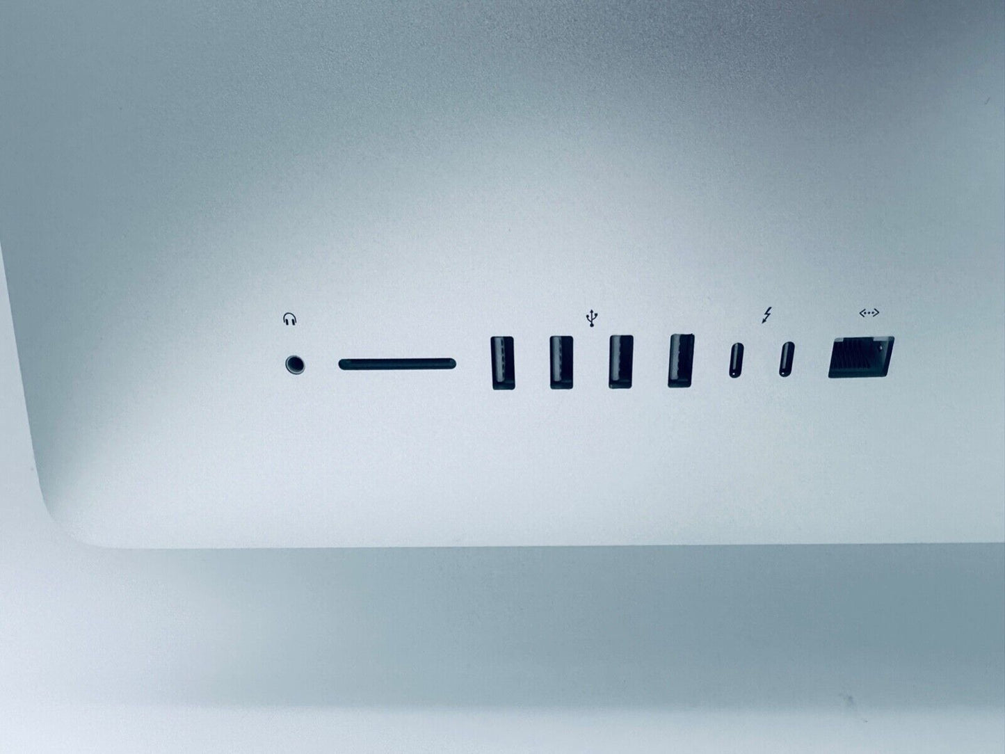 Apple iMac 21.5" 4K Retina Screen 2017 Intel Core i5 3.0Ghz Quad Core, 8GB, 1TB HDD