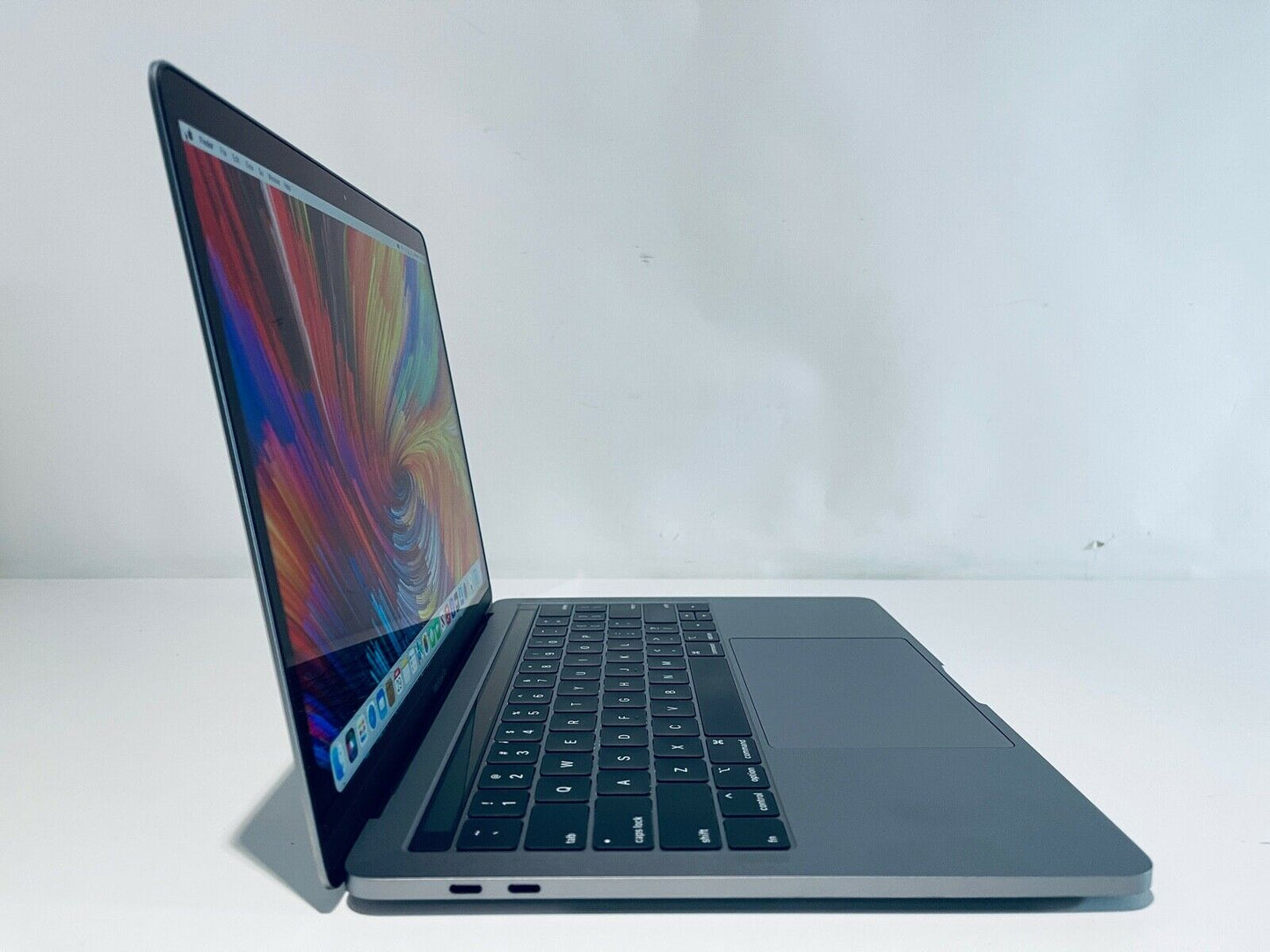 Apple MacBook Pro 13" 2019 Touch Bar Intel Quad Core i7 2.8Ghz 16GB 2TB SSD