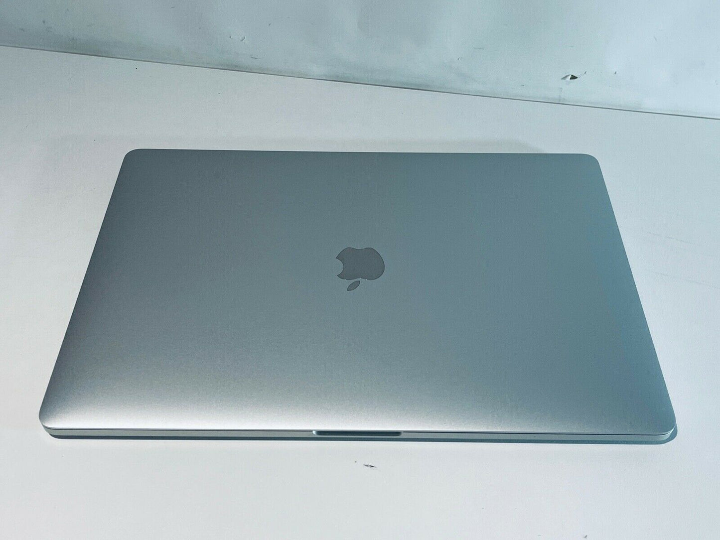 Apple MacBook Pro Retina 15" 2019 Touch Bar i7 6-Core 2.6Ghz 16GB 2TB SSD