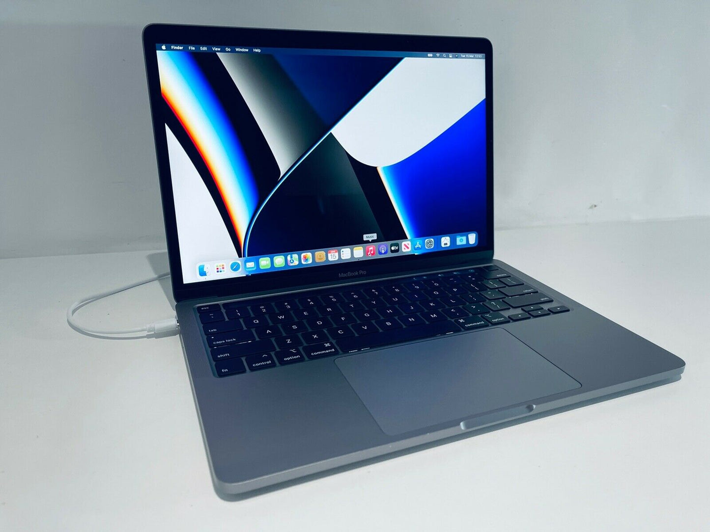 Apple MacBook Pro Retina 13" 2020 Touch Bar ID Quad Core i5 1.4Ghz 16GB 512GB