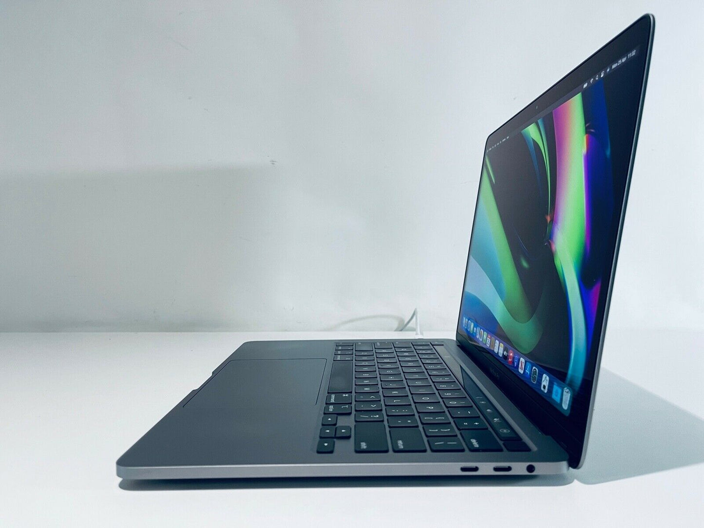 Apple MacBook Pro 13" 2020 Touch Bar Quad Core i5 2.0Ghz 16GB 2TB SSD
