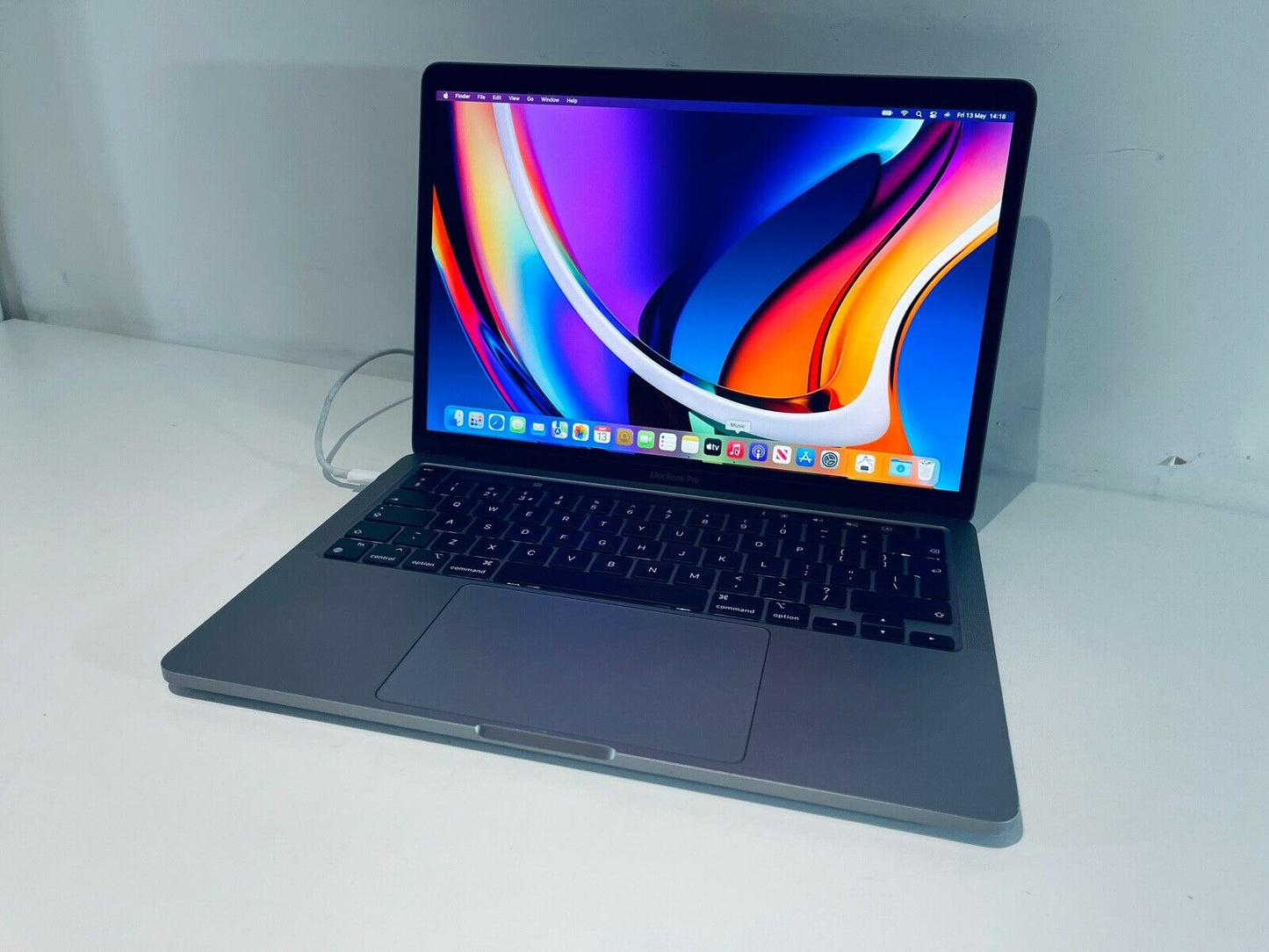 Apple MacBook Pro 13 Touch Bar ID M1 8-Core 8-GPU 16GB Ram 1TB SSD