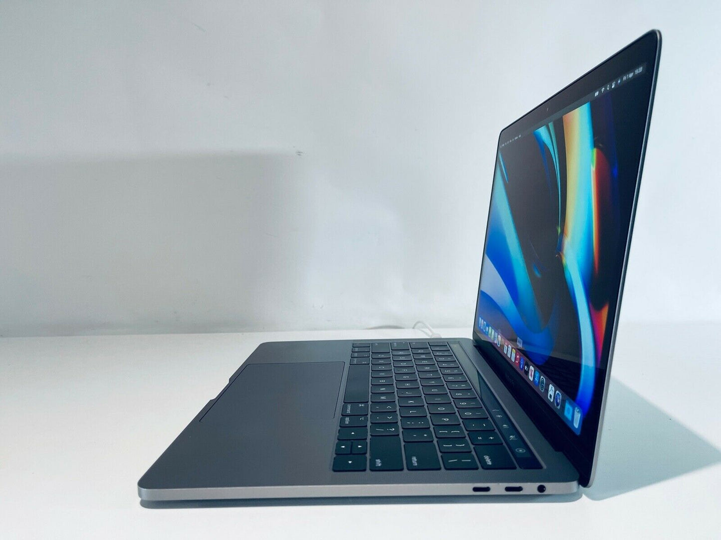 Apple MacBook Pro 13" 2017 Touch Bar ID Core i7 3.5Ghz 16GB 1TB SSD
