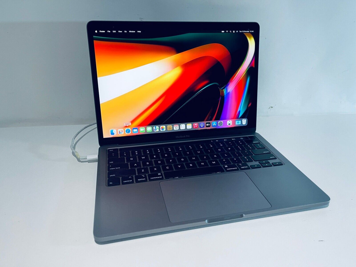 Apple MacBook Pro 13" 2020 Touch Bar Quad Core i7 2.3Ghz 32GB RAM 2TB SSD
