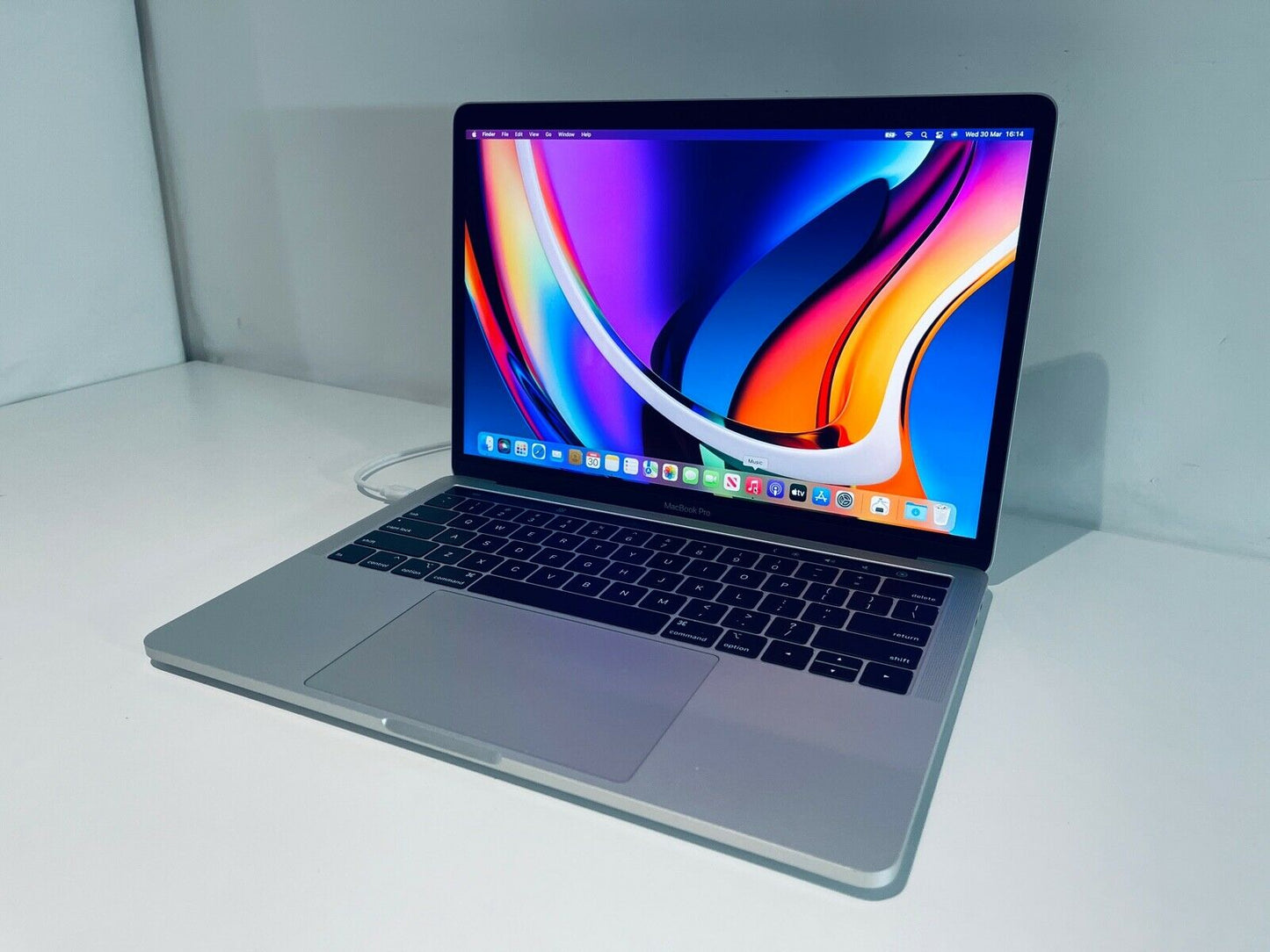 Apple MacBook Pro 13" 2019 Touch Bar Quad Core i7 2.8Ghz 16GB 2TB SSD