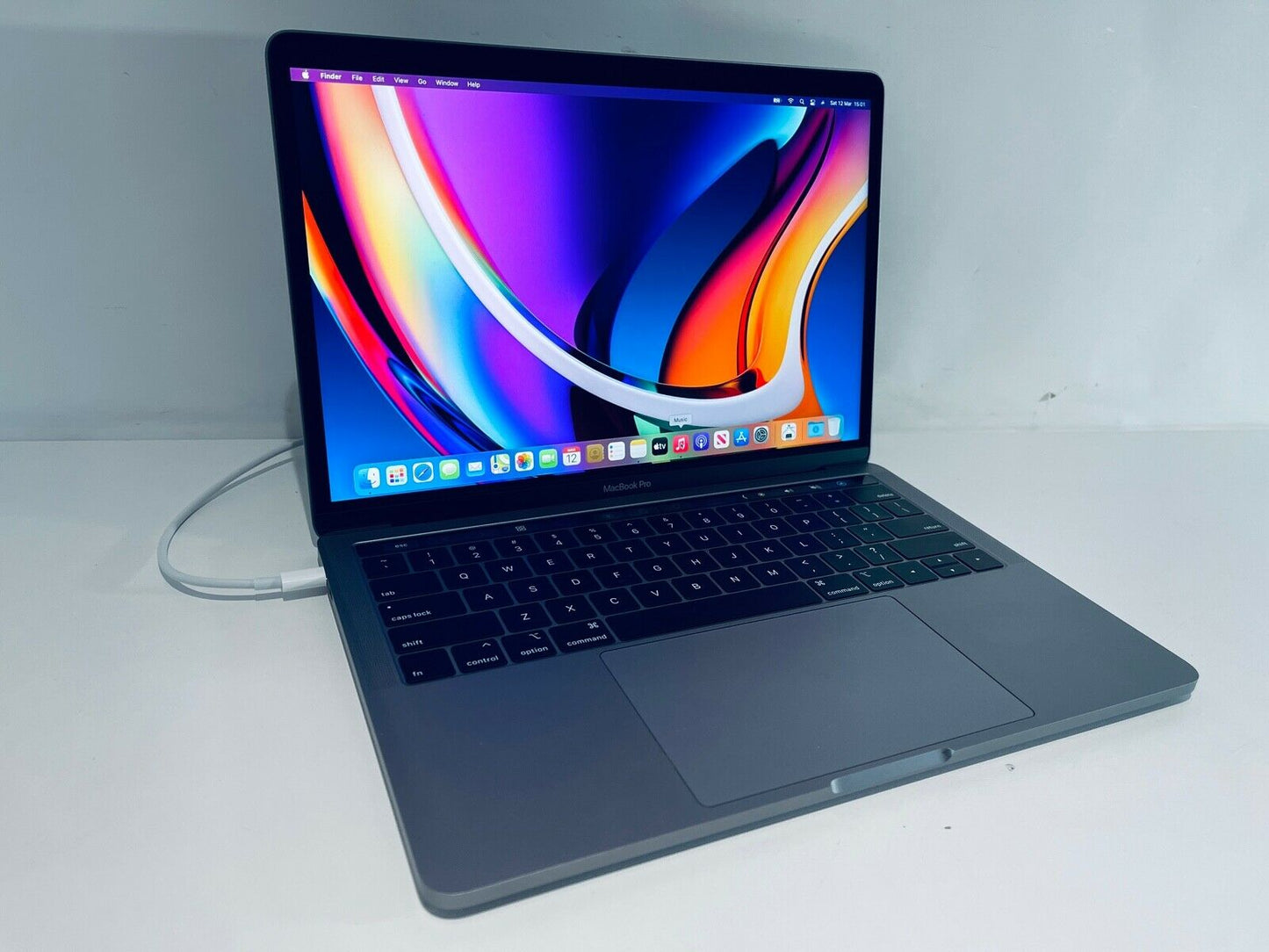Apple MacBook Pro 13" 2019 Touch Bar ID Intel Quad Core i7 2.8Ghz 16GB 512GB SSD