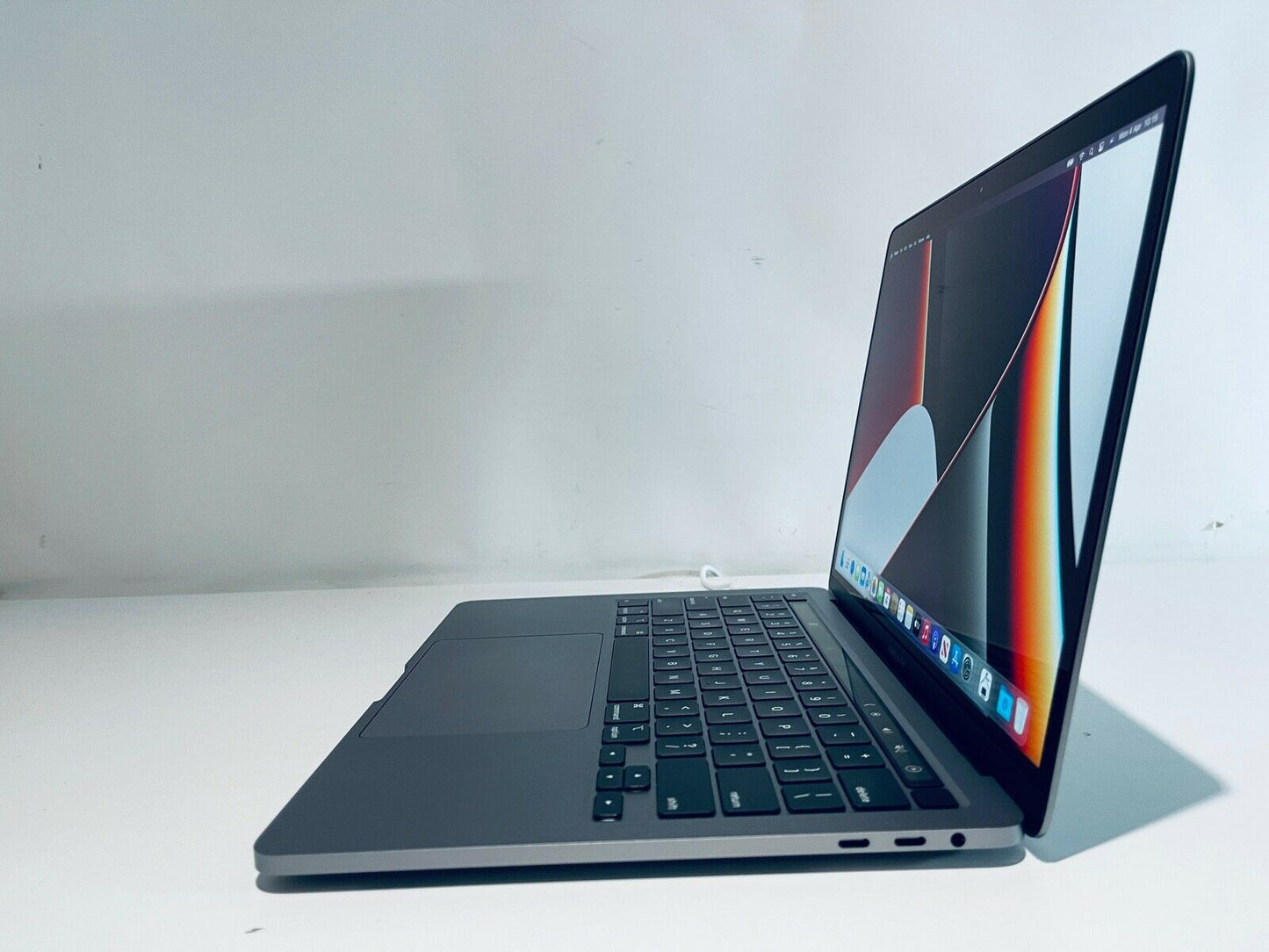 Apple MacBook Pro 13" 2020 Touch Bar Quad Core i7 2.3Ghz 32GB 4TB SSD