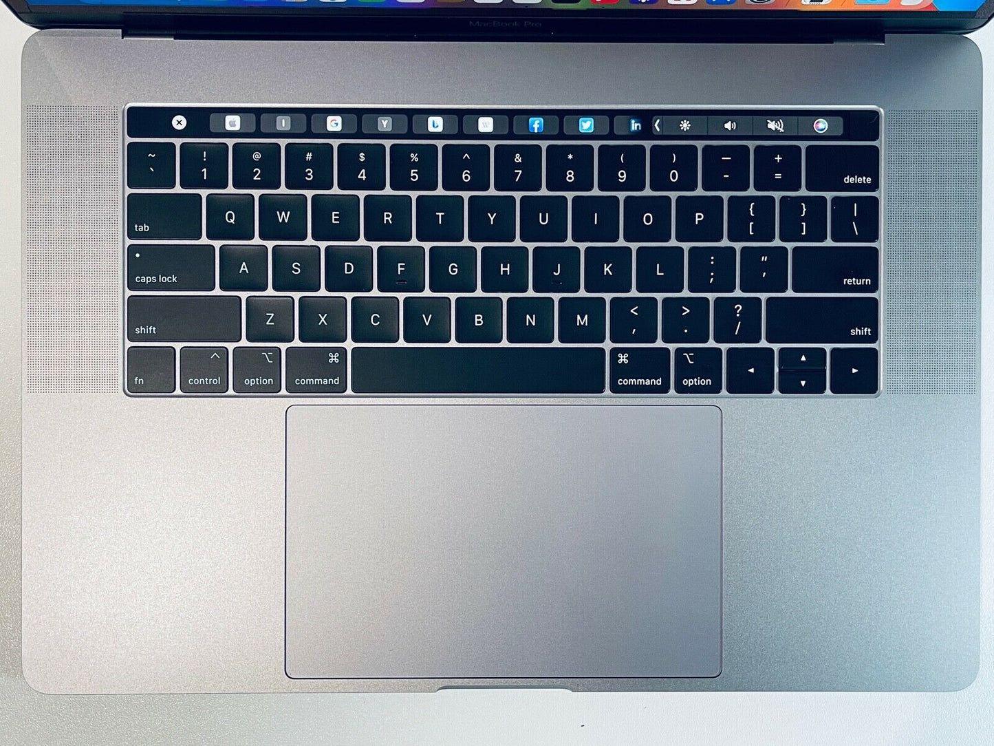 Apple MacBook Pro 13" 2019 Touch Bar ID Intel Quad Core i5 2.4Ghz 16GB 2TB SSD