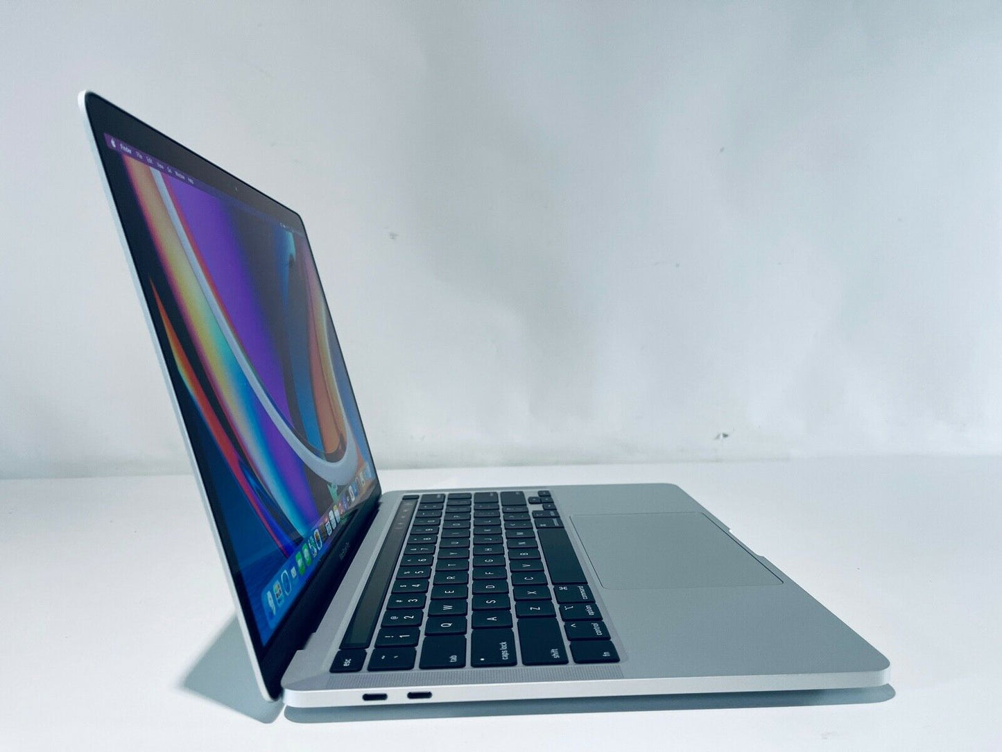 Apple MacBook Pro 13" 2020 Touch Bar Quad Core i7 2.3Ghz 32GB 2TB SSD