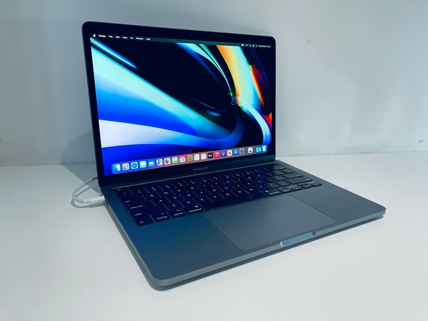 Apple MacBook Pro Retina 13" 2020 Touch Bar Quad Core i7 2.3Ghz 32GB 4TB SSD