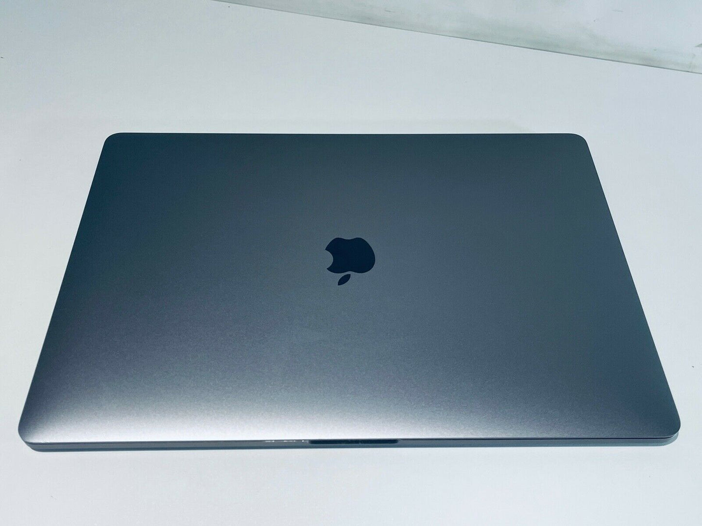Apple MacBook Pro Retina 15" 2019 Touch Bar i7 6-Core 2.6Ghz 16GB 1TB SSD
