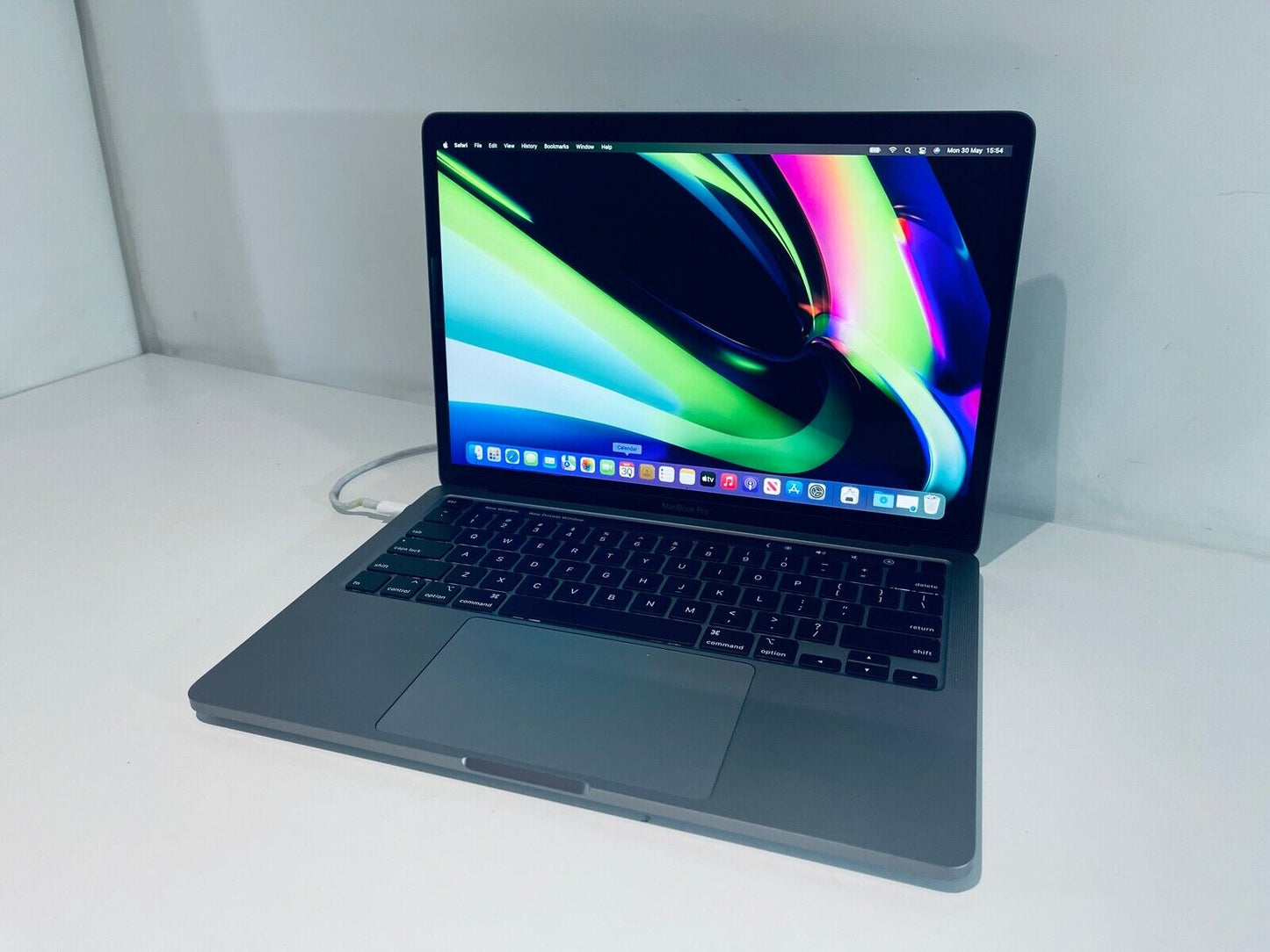 Apple MacBook Pro 13" 2020 Touch Bar Quad Core i7 2.3Ghz 32GB 2TB SSD