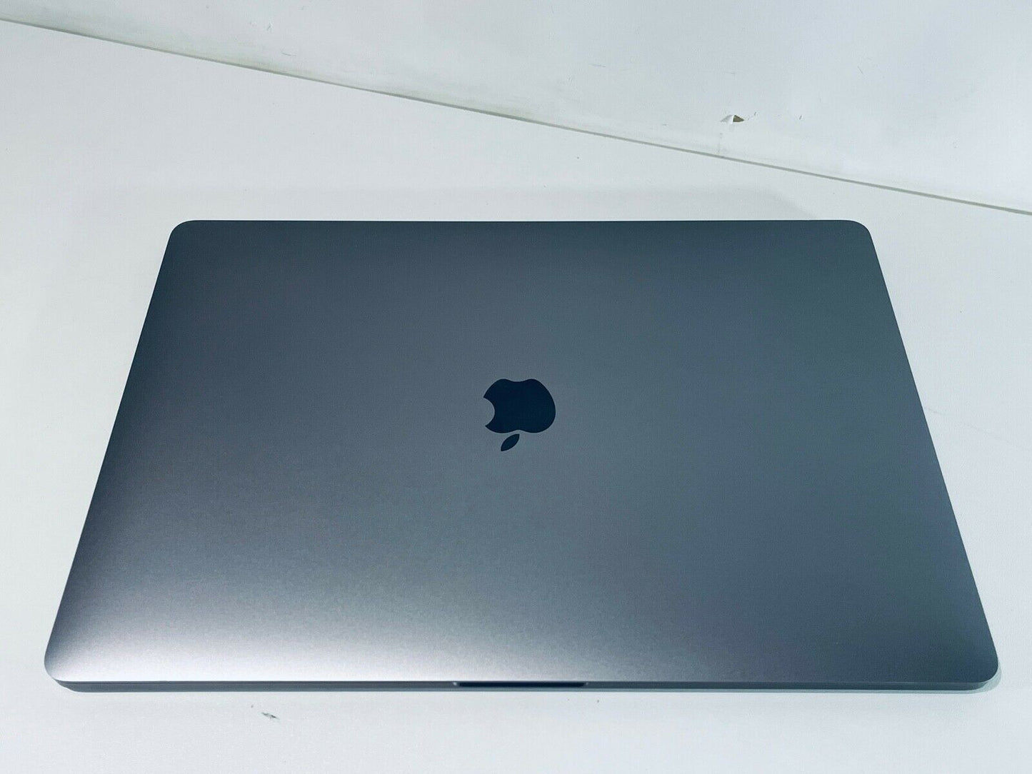 Apple MacBook Pro Retina 15" 2019 Touch Bar i7 6-Core 2.6Ghz 16GB 2TB SSD