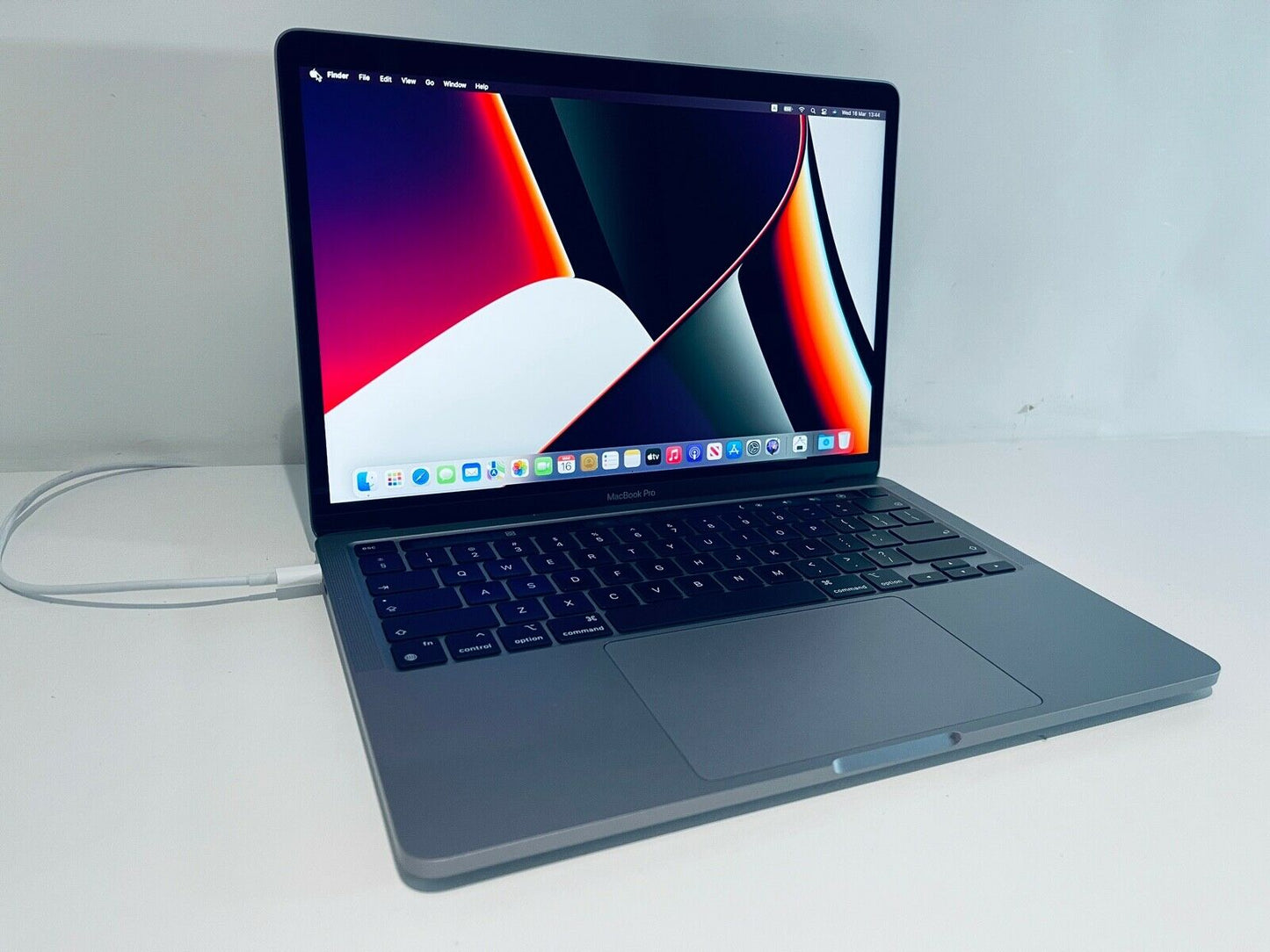 Apple MacBook Pro 13 Touch Bar ID, M1 8-Core CPU 8-Core GPU 8GB Ram 256GB SSD