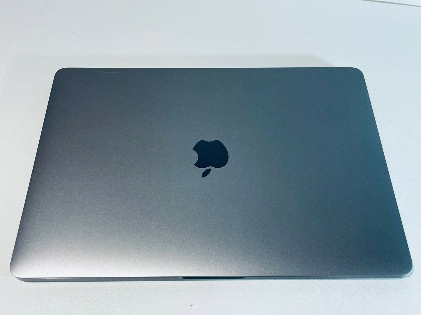 Apple MacBook Pro 13" 2019 Touch Bar Intel Quad Core i5 2.4Ghz 8GB 256GB SSD