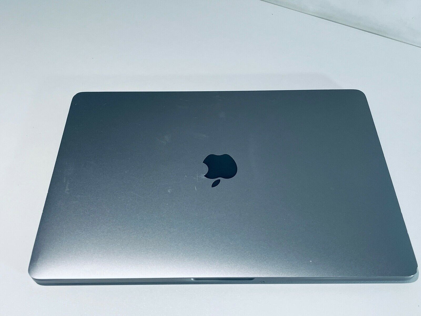 Apple MacBook Pro 13" 2019 Touch Bar Intel Quad Core i5 2.4Ghz 8GB 256GB SSD