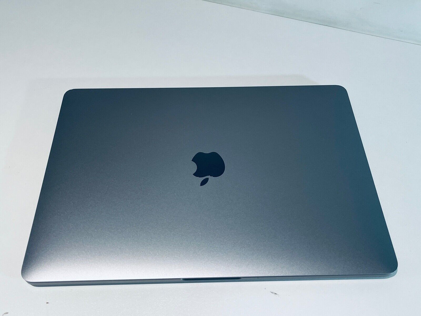 Apple MacBook Pro 13" 2020 Touch Bar Quad Core i7 2.3Ghz 32GB RAM 2TB SSD