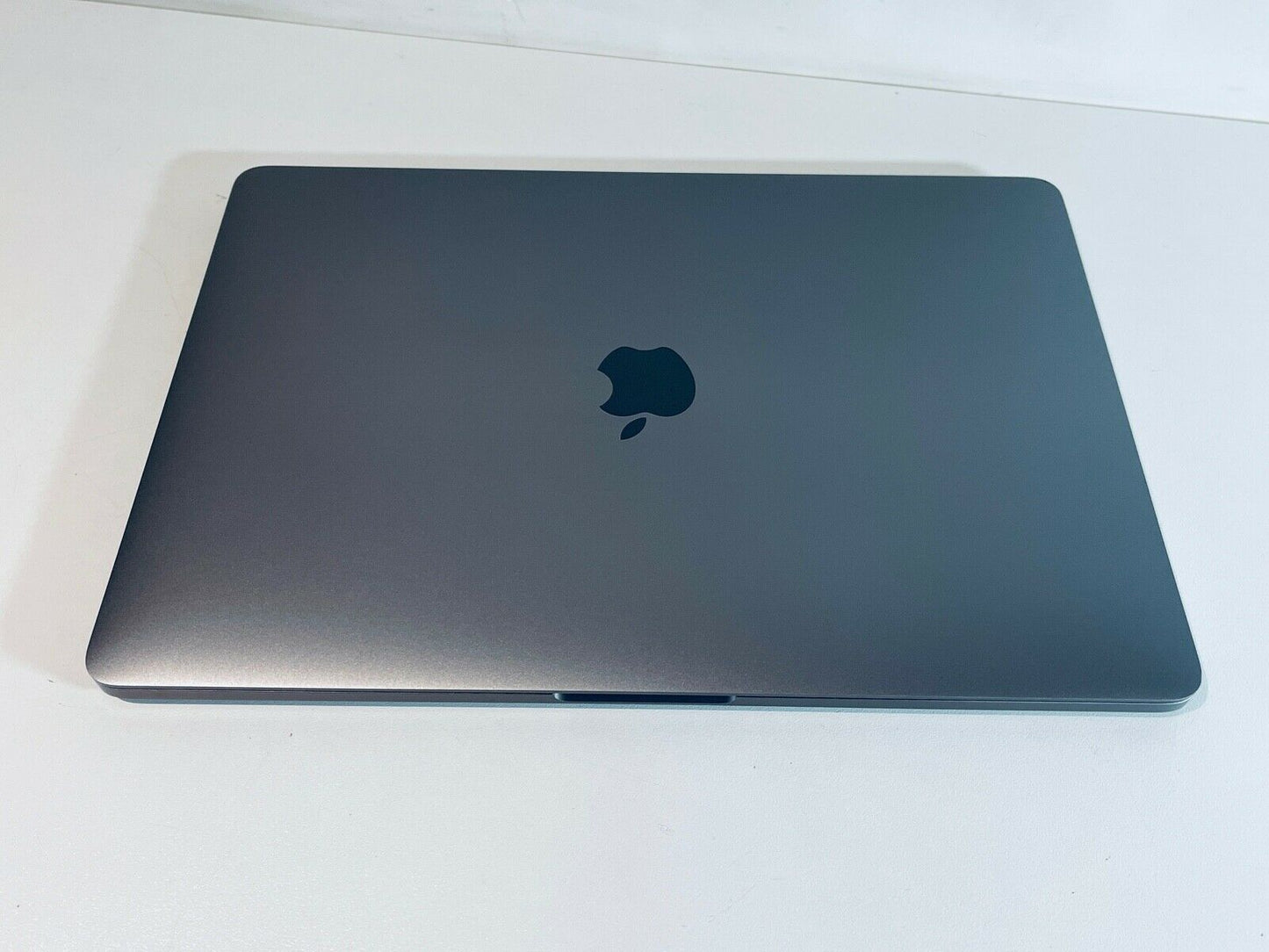 Apple MacBook Pro 13" 2019 Touch Bar Intel Quad Core i5 1.4Ghz 8GB 512GB